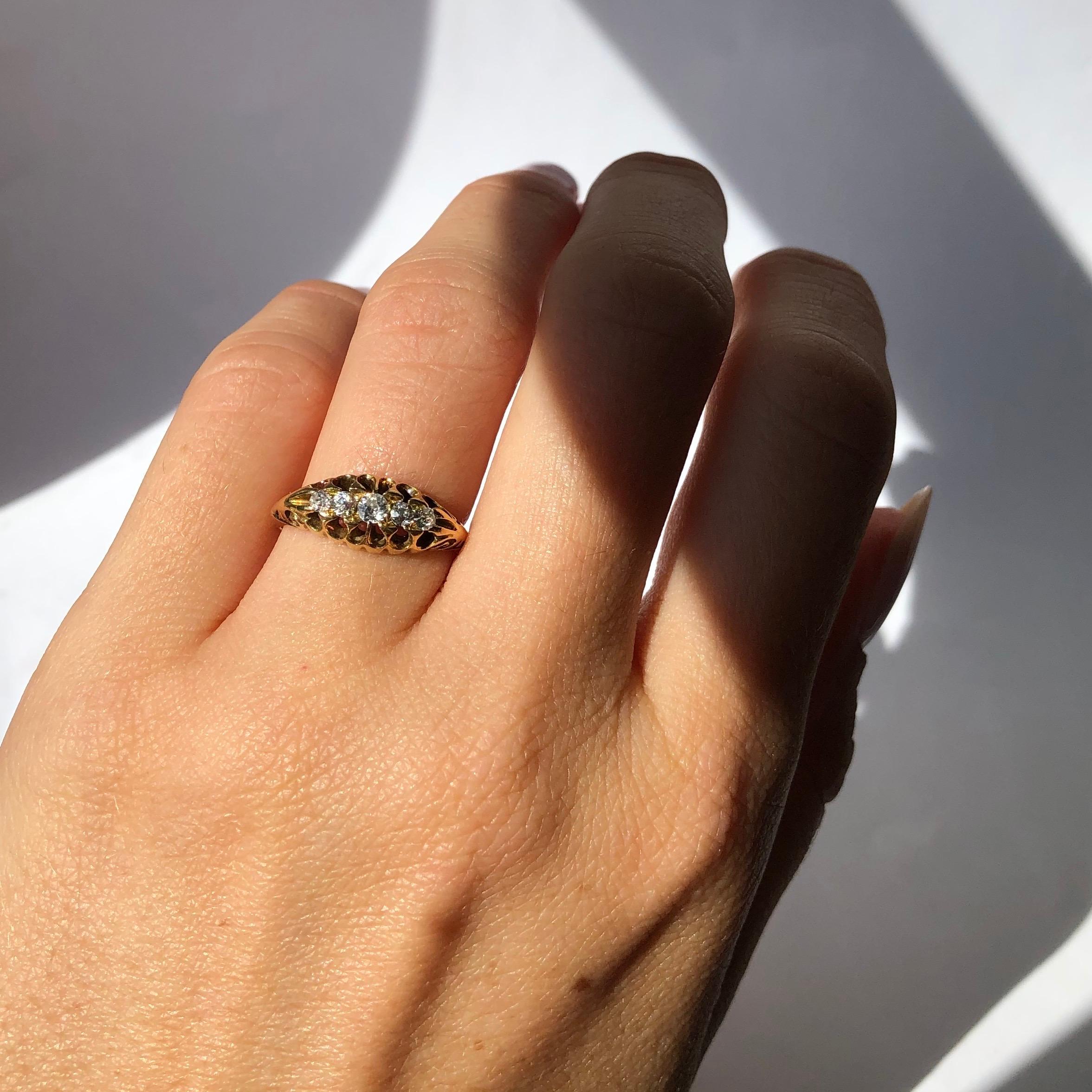 Anello vittoriano a cinque pietre con diamanti e oro 18 carati In condizioni buone in vendita a Chipping Campden, GB