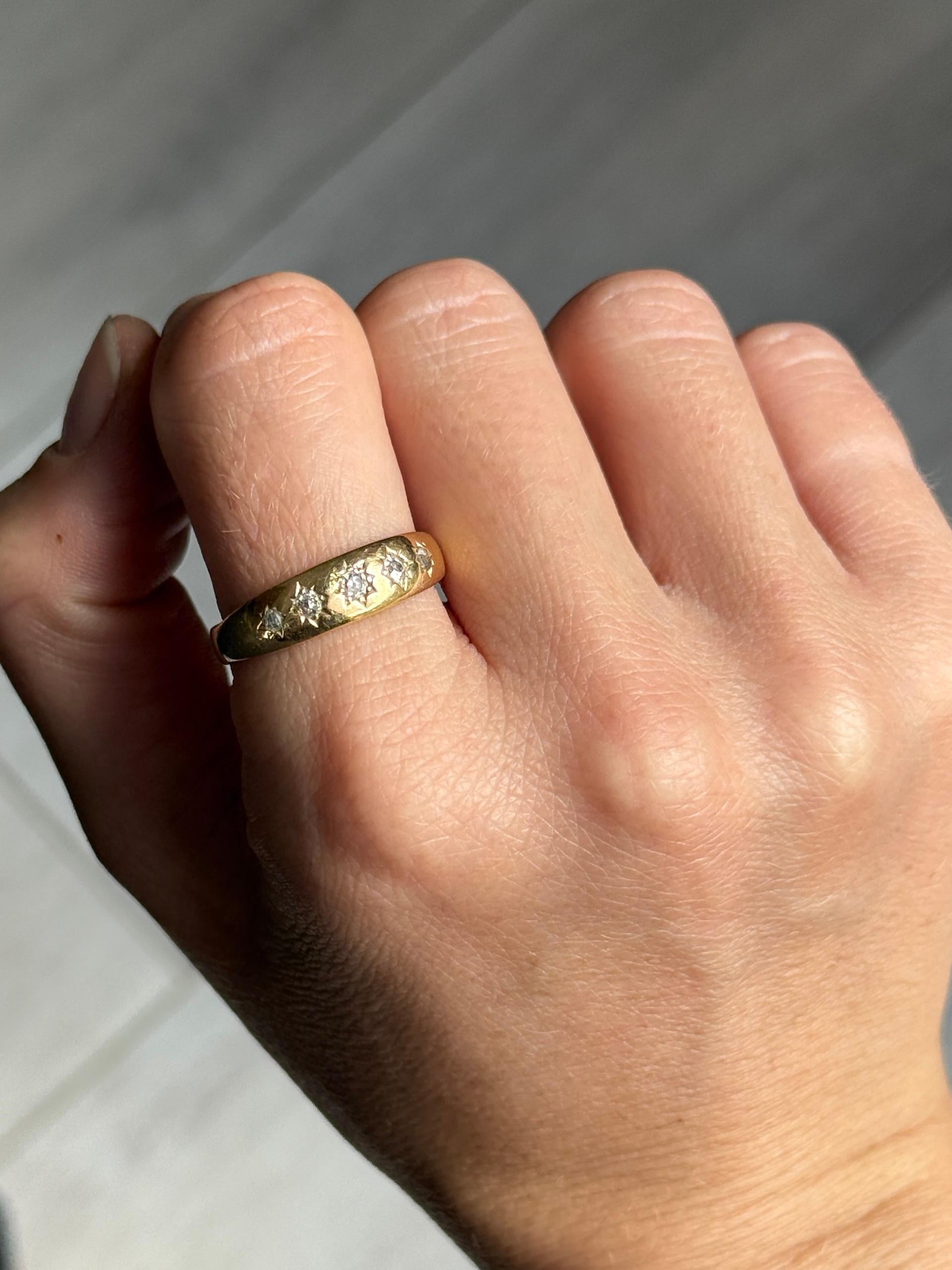 Victorian Diamond and 18 Carat Gold Five Stone Star Setting Ring In Good Condition For Sale In Chipping Campden, GB