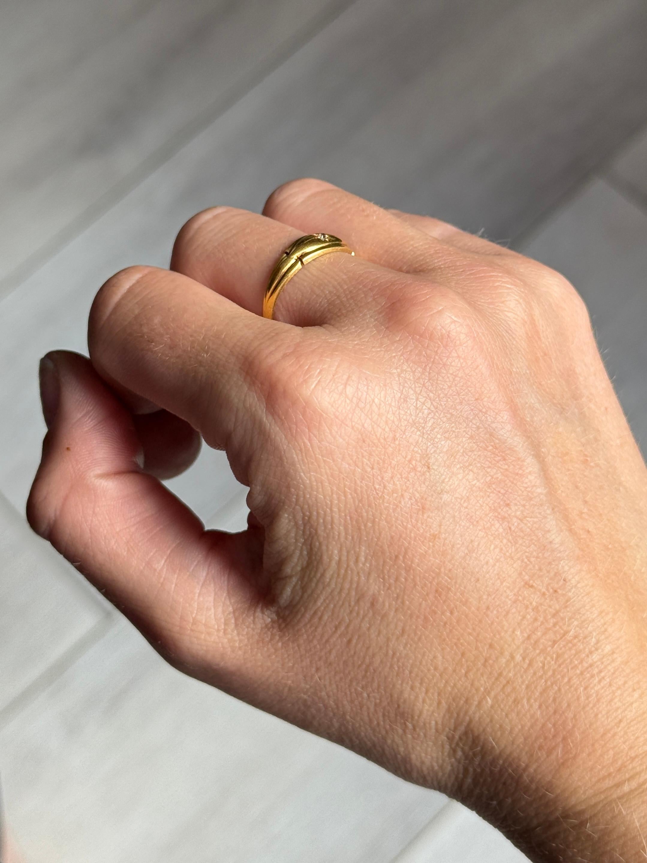 Round Cut Victorian Diamond and 18 Carat Gold Star Setting Ring For Sale