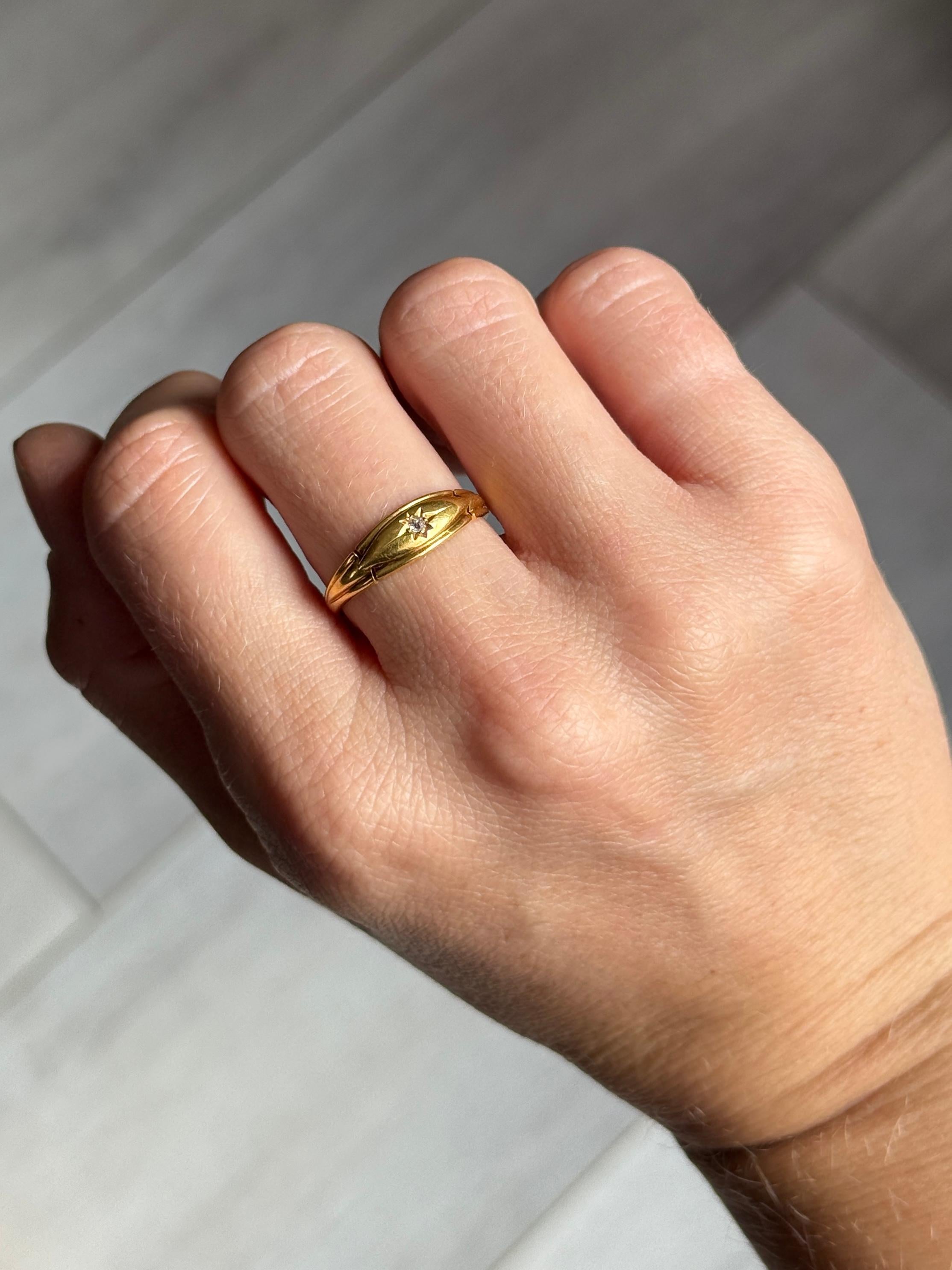 Victorian Diamond and 18 Carat Gold Star Setting Ring In Good Condition For Sale In Chipping Campden, GB
