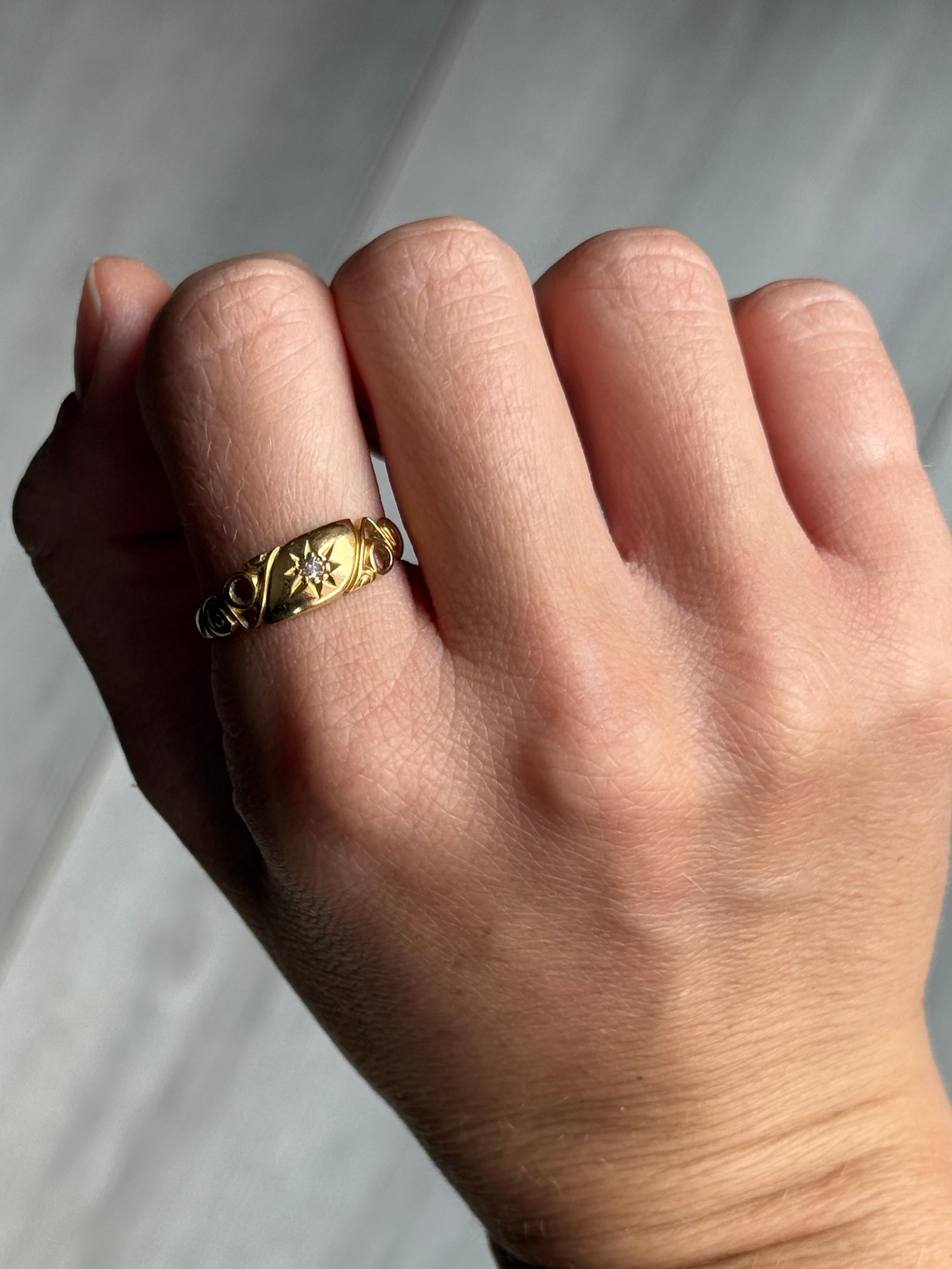 Victorian Diamond and 18 Carat Gold Star Setting Ring In Good Condition For Sale In Chipping Campden, GB
