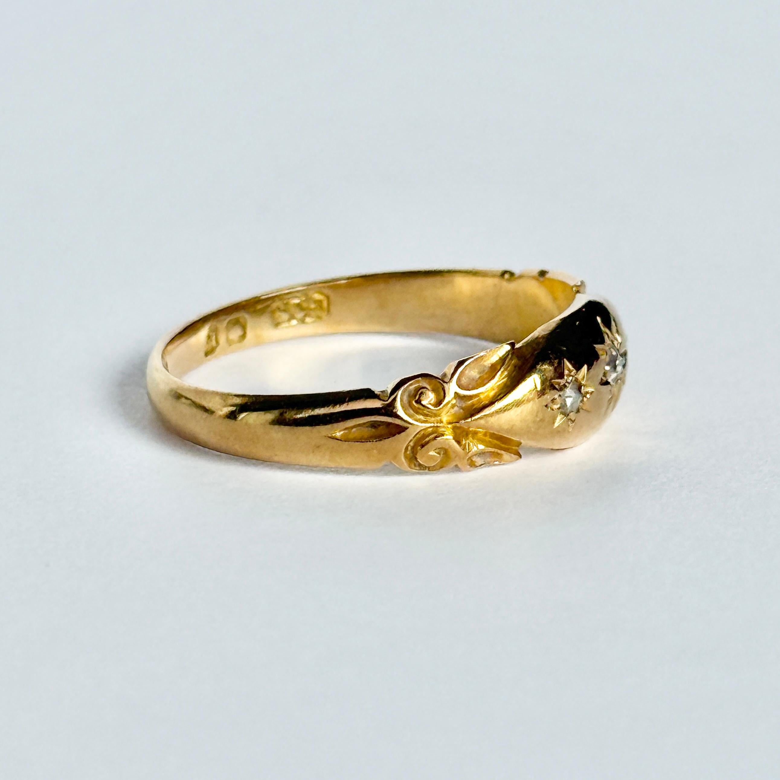 Victorian Diamond and 18 Carat Gold Star Setting Ring In Good Condition For Sale In Chipping Campden, GB