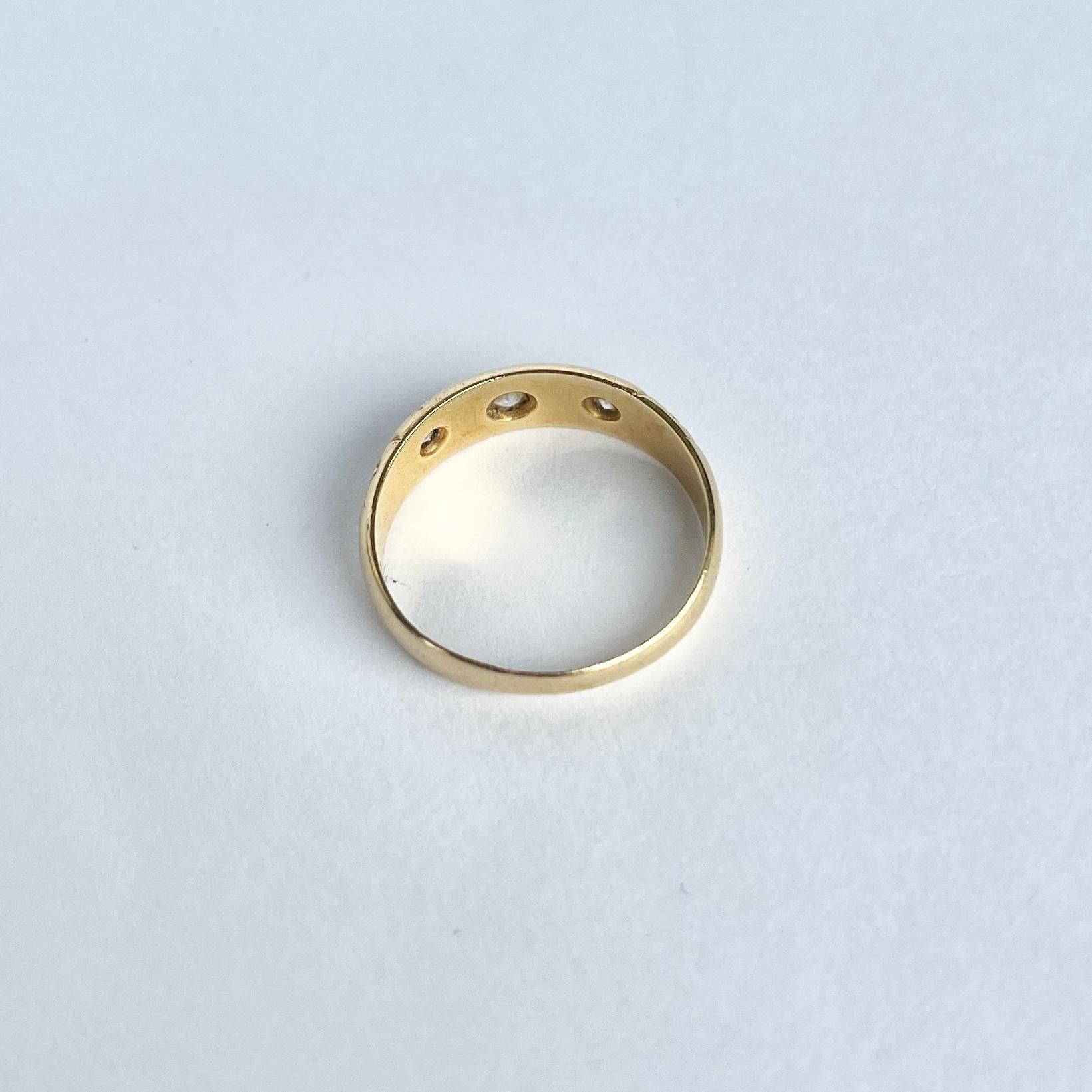 Victorian Diamond and 18 Carat Gold Three-Stone Star Setting Band In Good Condition For Sale In Chipping Campden, GB