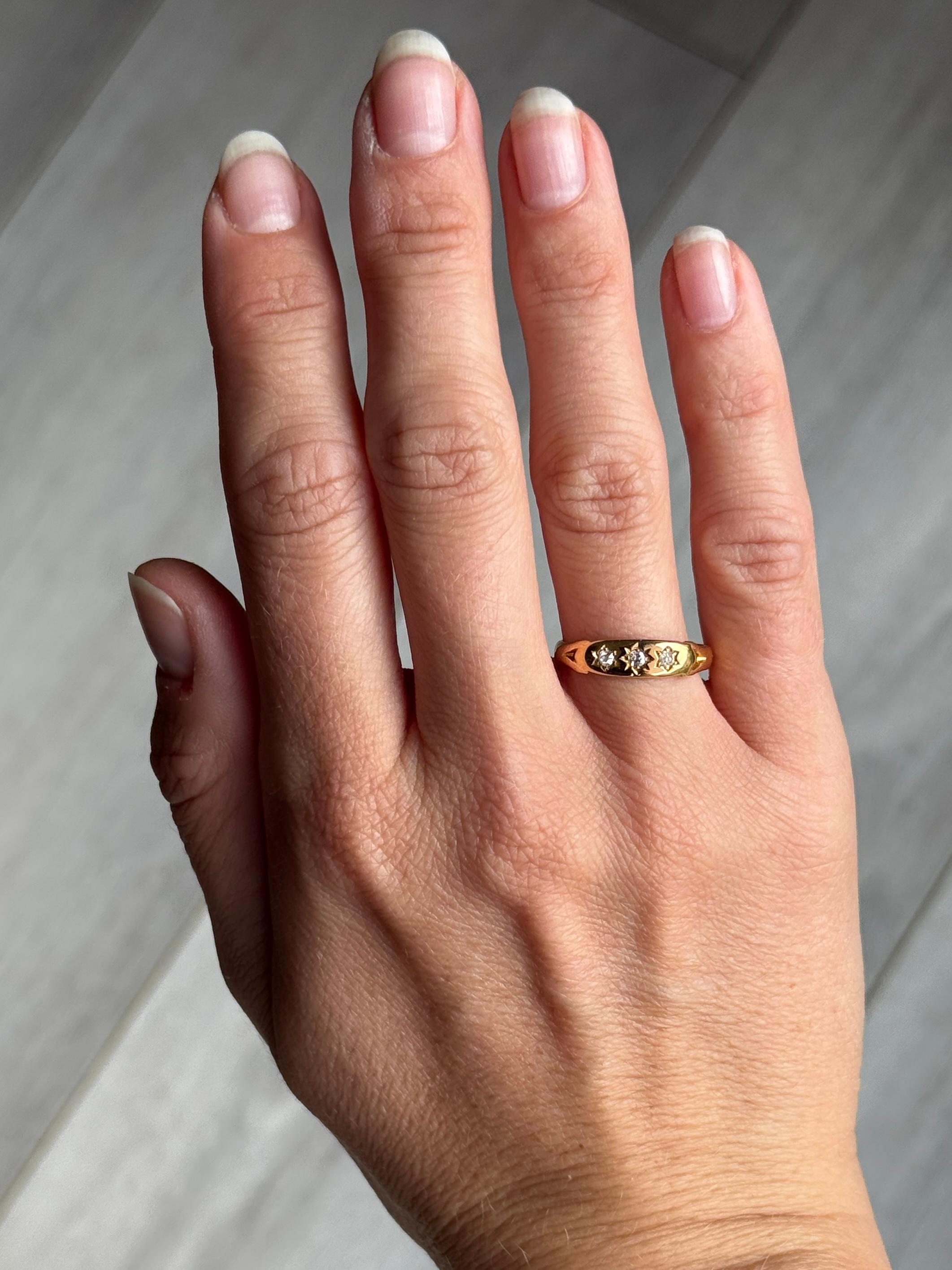Femenino o masculino Anillo victoriano de diamantes y oro de 22 quilates con engaste en estrella de cinco piedras en venta