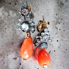 Diamante vittoriano e  Mediterraneo  Orecchini di corallo a penzoloni della fine del XIX secolo.