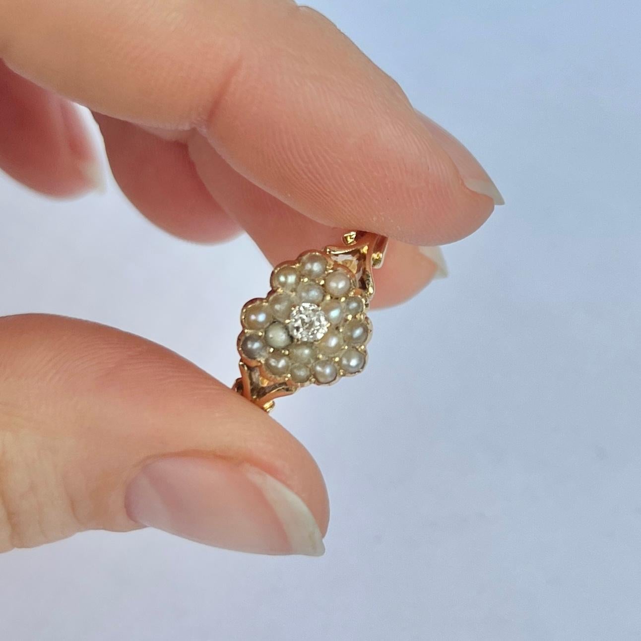 Victorian Diamond and Pearl 18 Carat Gold Heart Ring In Good Condition For Sale In Chipping Campden, GB