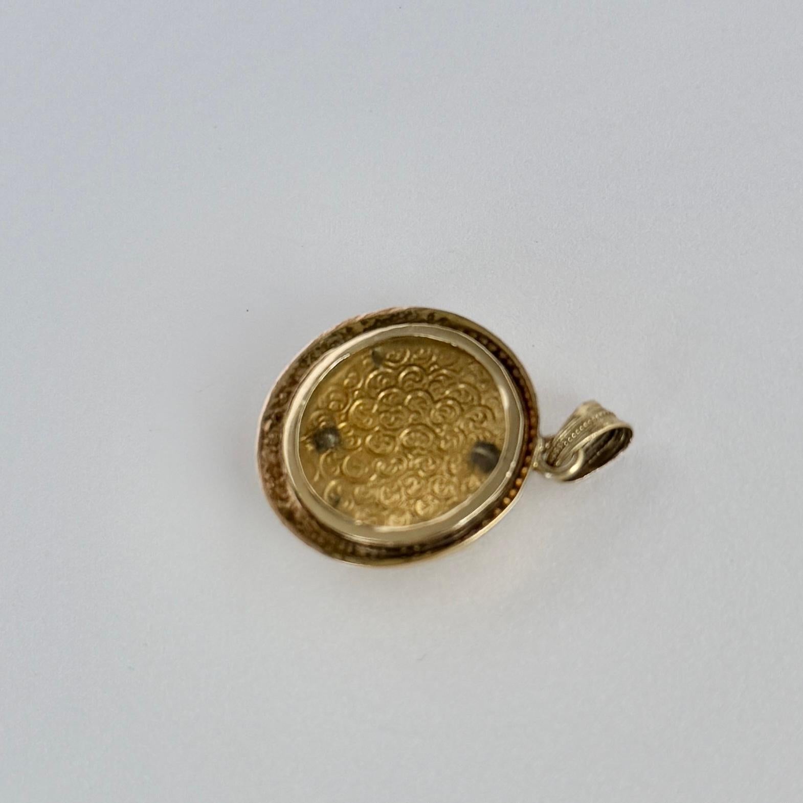 Taille ronde Médaillon victorien en or 9 carats avec diamants et perles en vente