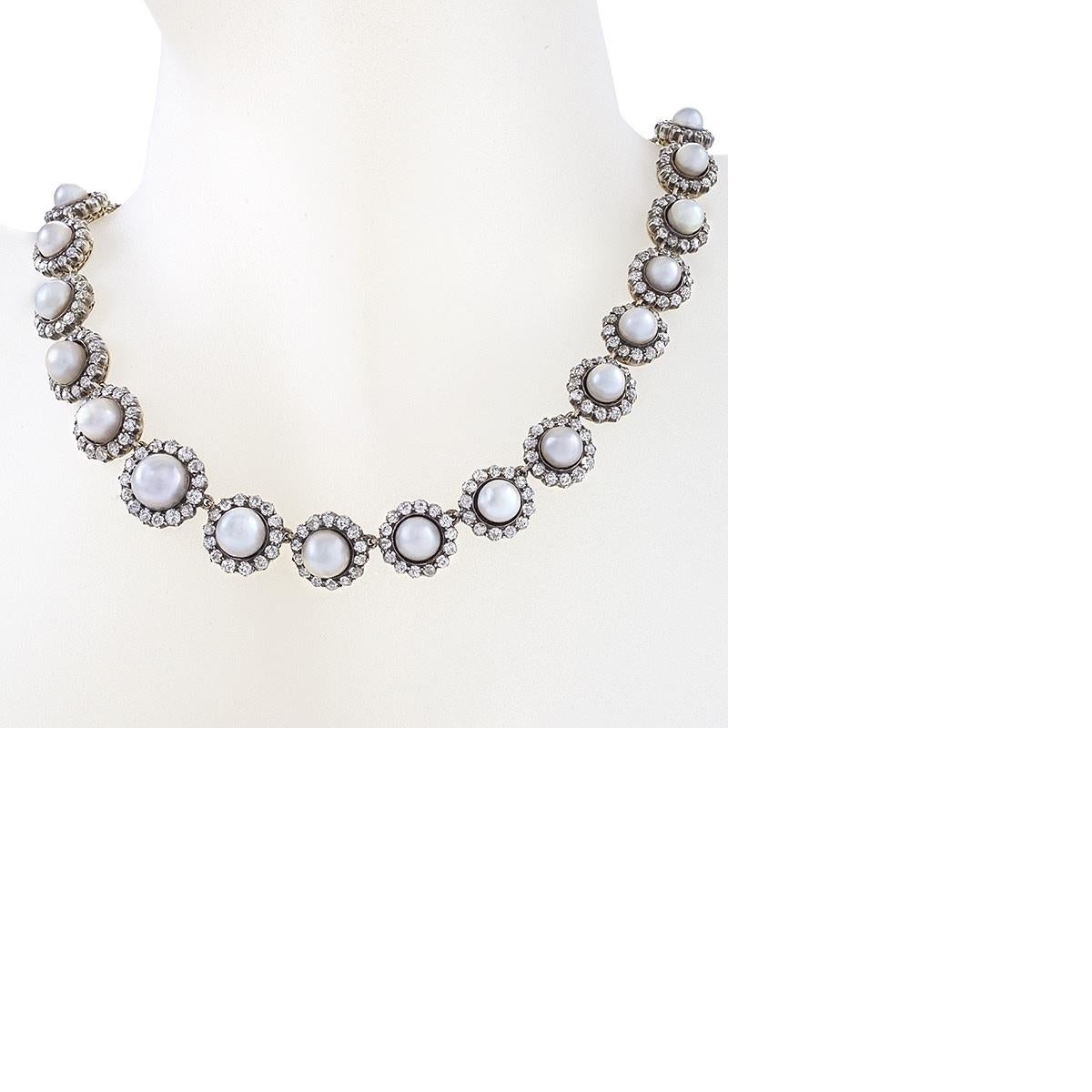Victorien Collier à boutons en perles d'eau salée naturelle et diamants  en vente