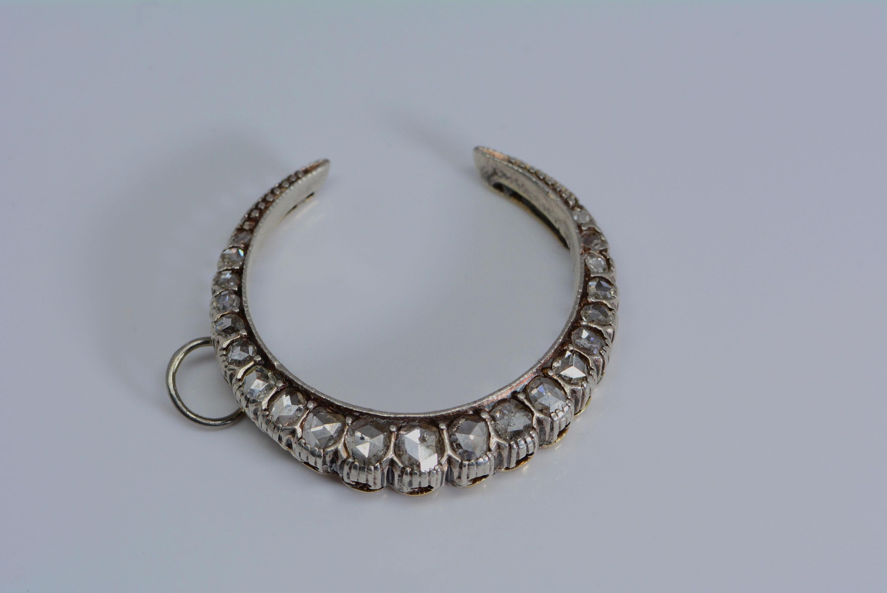 Diamond and Platinum Gold Crescent Pendant In Good Condition In Aurora, Ontario