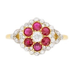 Bague grappe victorienne en forme de marguerite en diamants et rubis, c. 1880