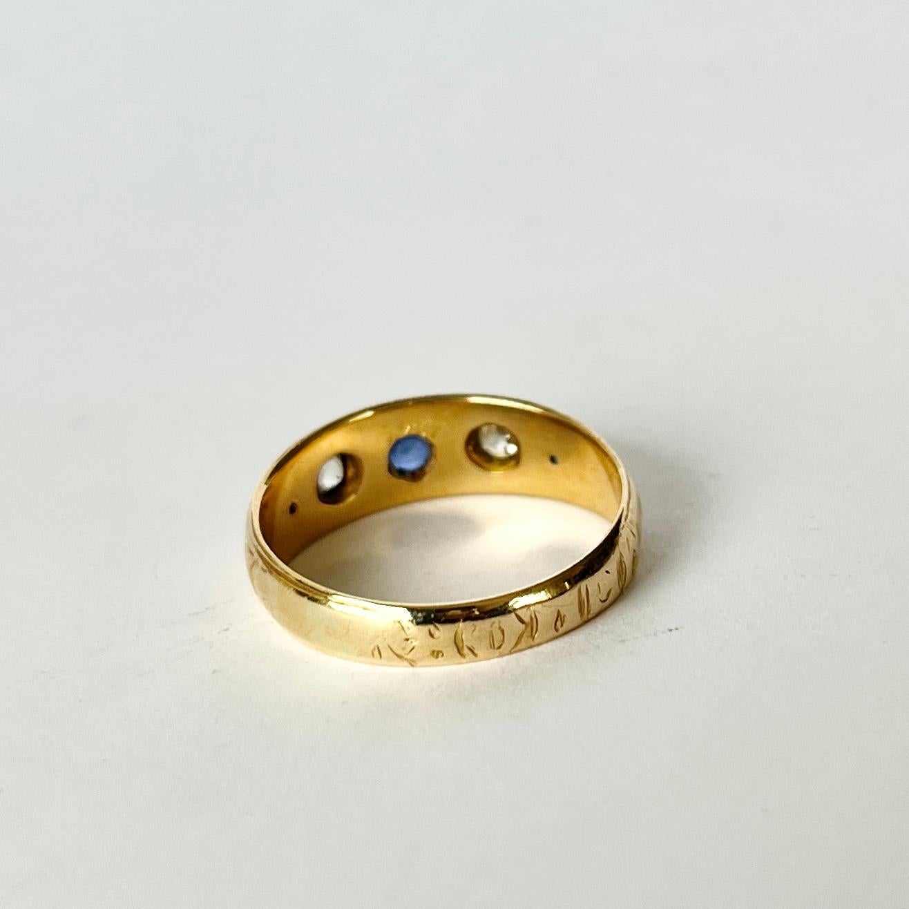 Taille ronde Anneau victorien en or 18 carats avec diamants et saphirs en vente