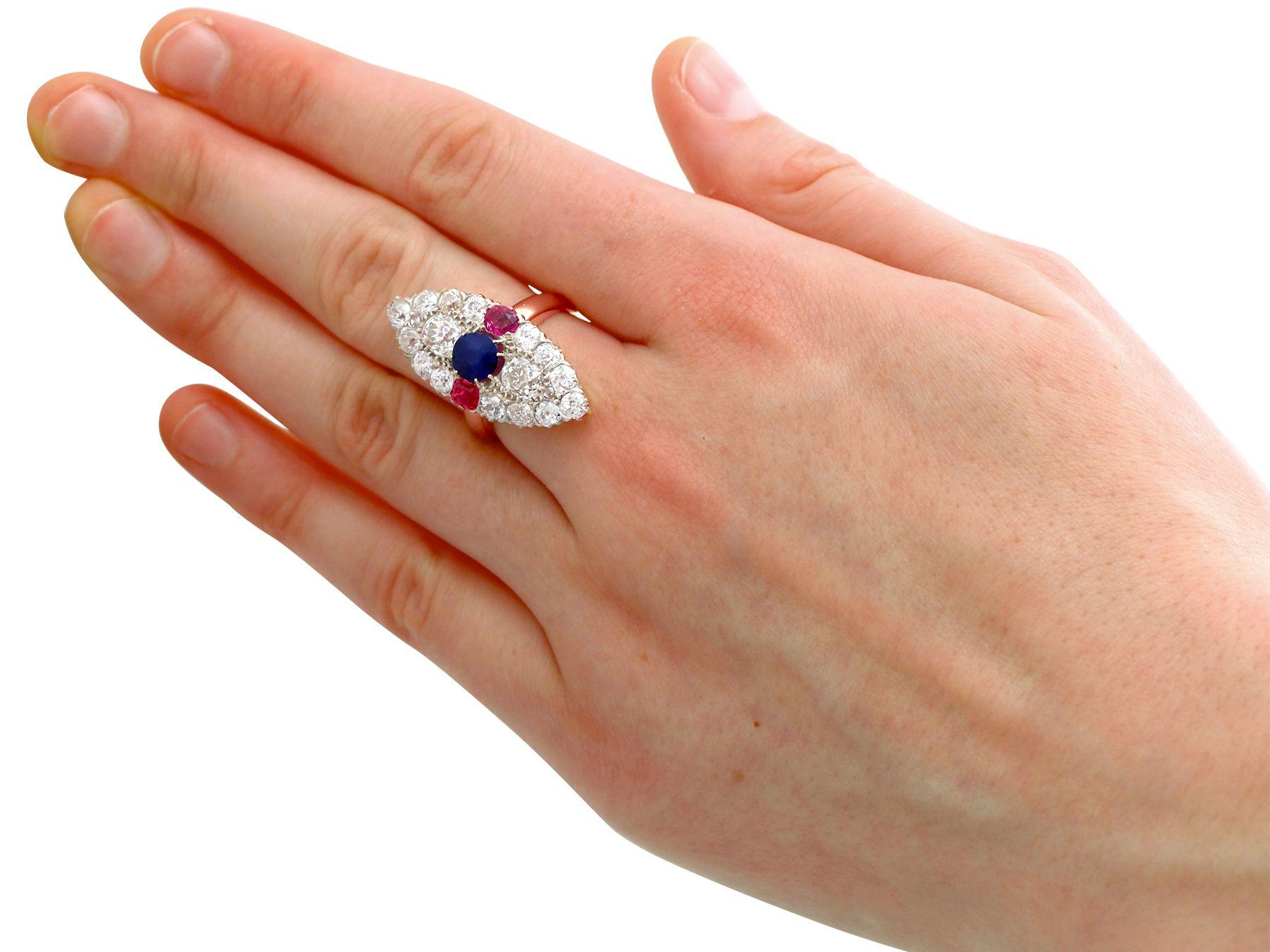 Bague marquise victorienne en or jaune, diamants, saphirs et rubis en vente 1