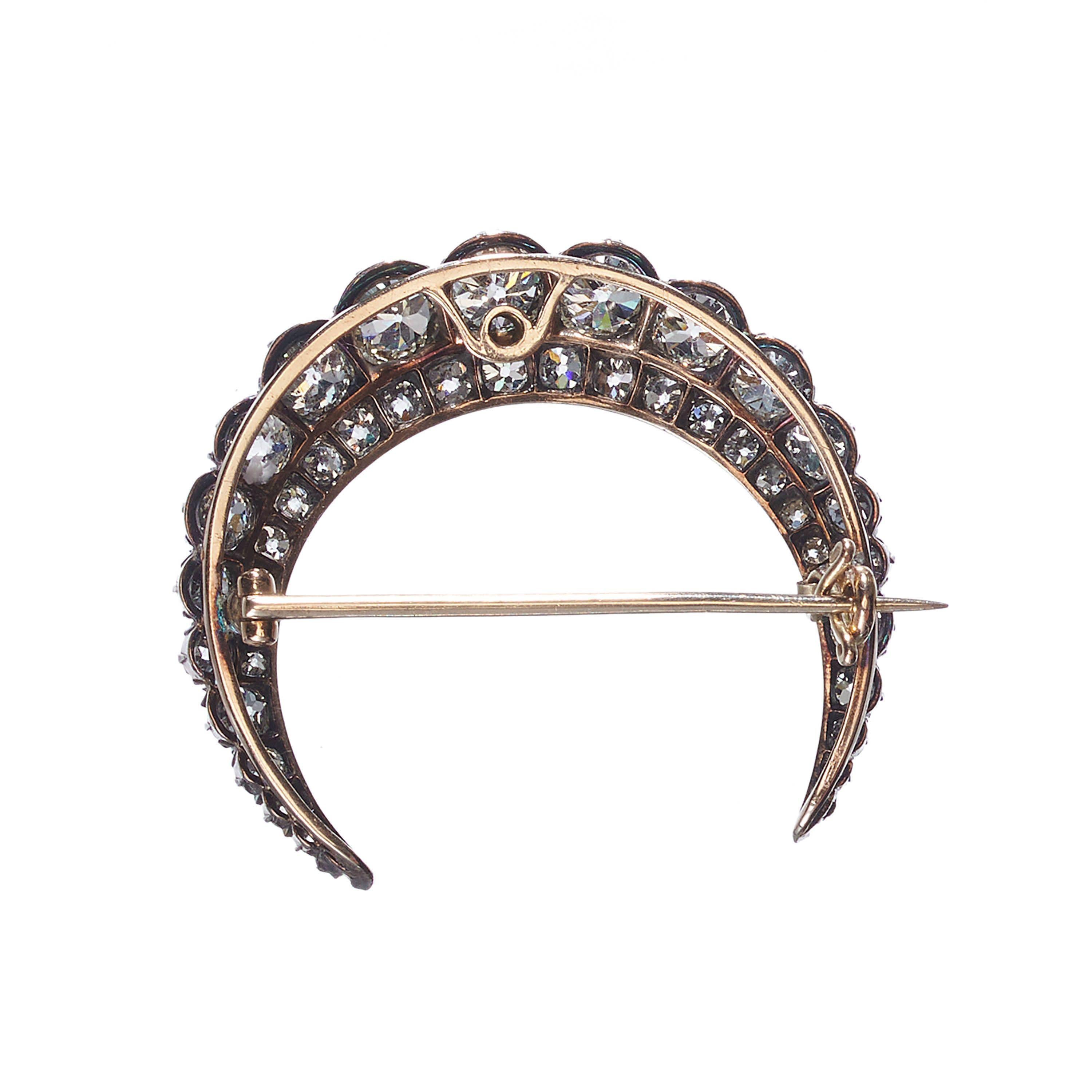 Victorian Diamond And Silver Upon Gold Crescent Brooch, Circa 1890, 5.40 Carats In Good Condition In London, GB