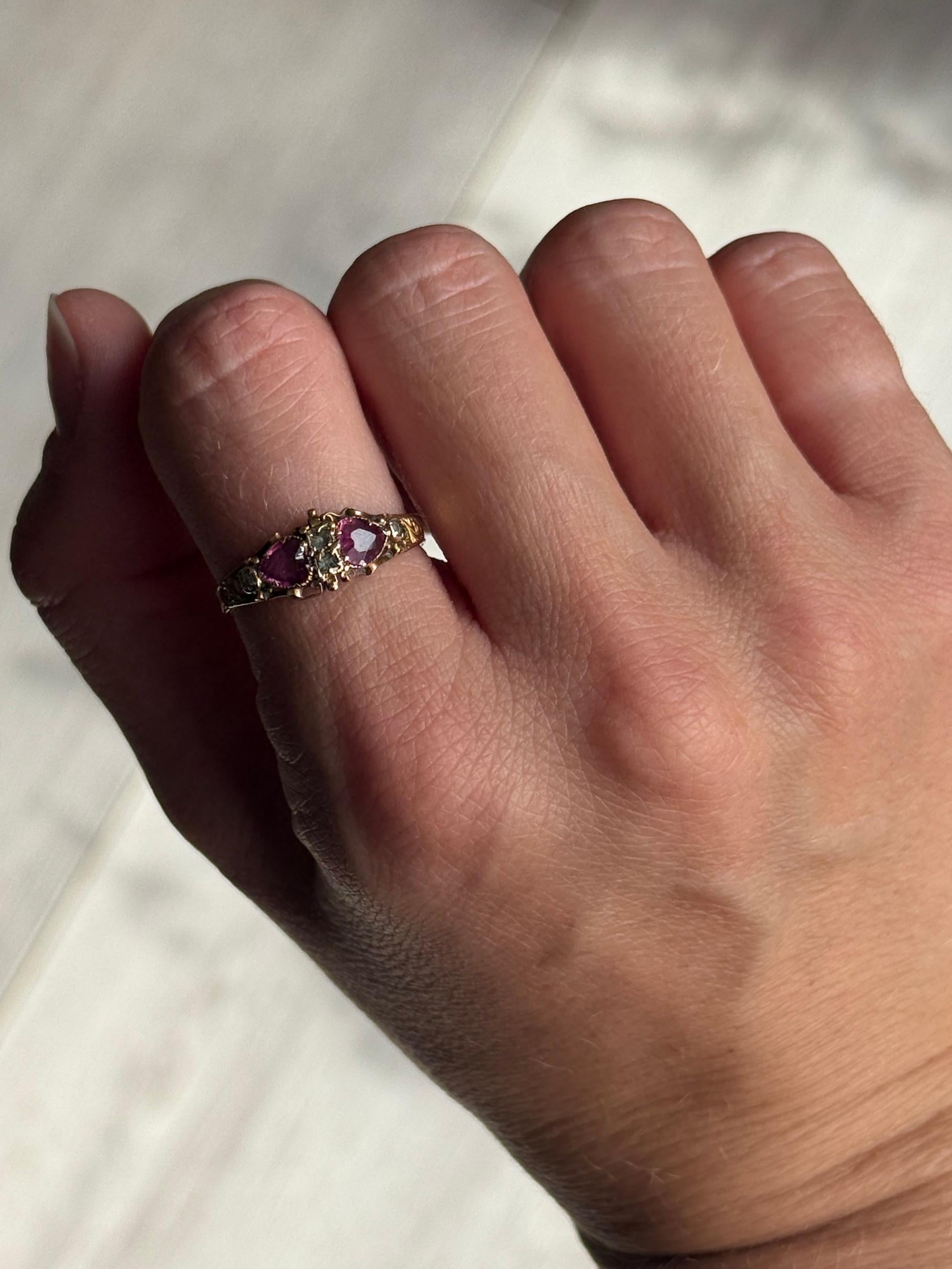 Anillo Victoriano de Diamantes y Turmalina de Oro de 15 Quilates con Doble Corazón Corte redondo en venta