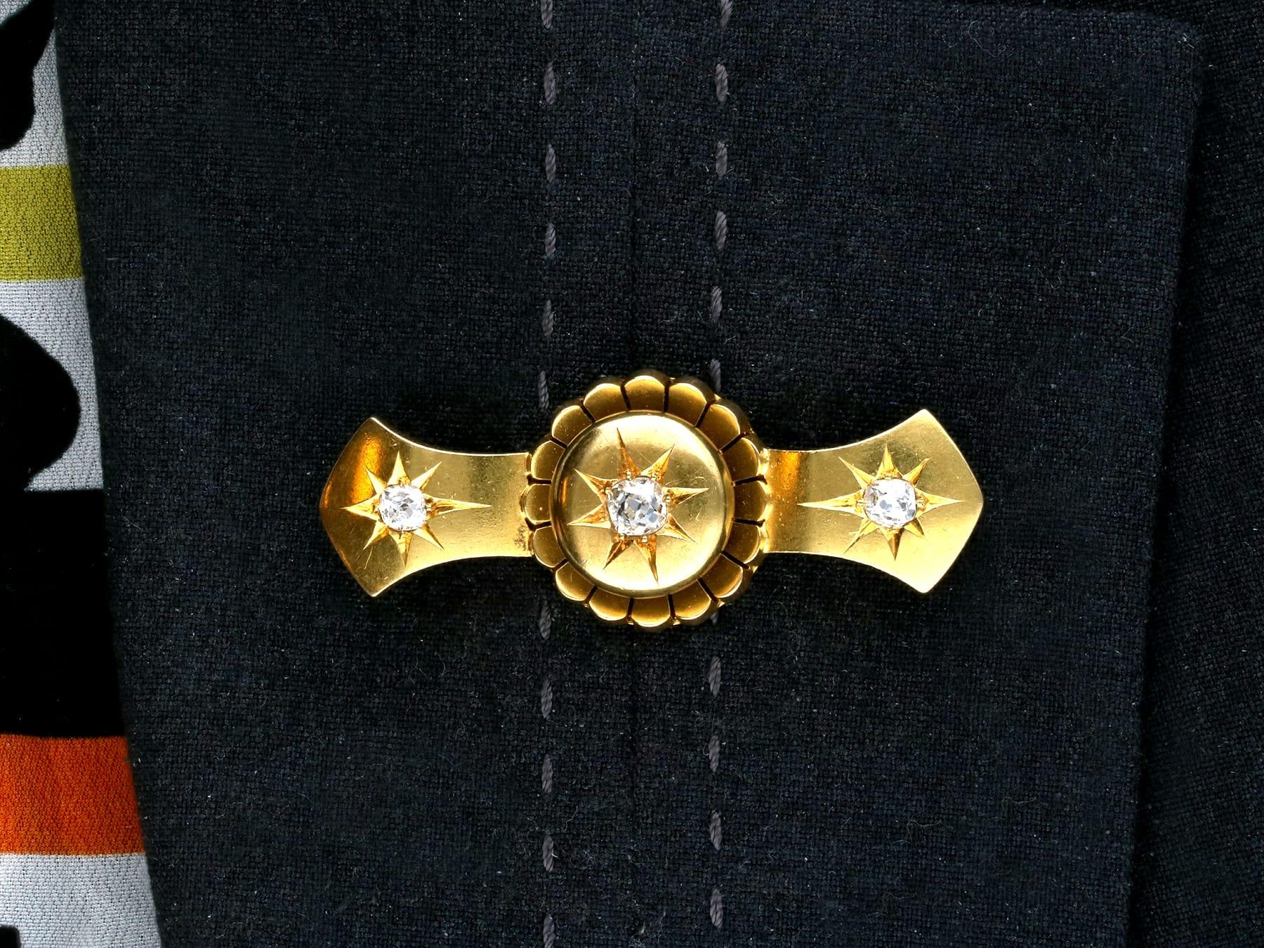 Victorian Diamond and Yellow Gold Brooch For Sale 3