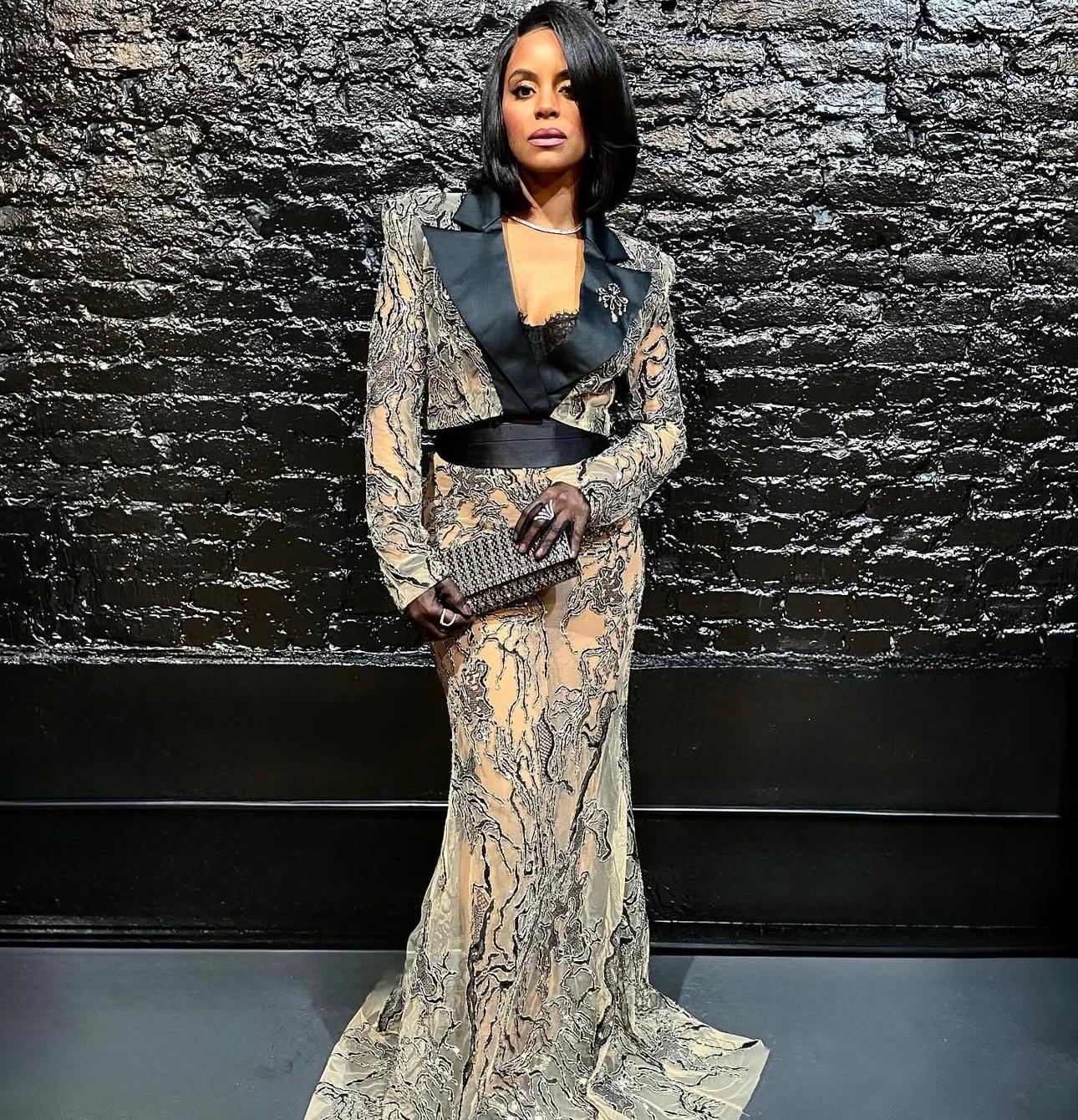 Victorian Diamond Bow Brooch in 18K Gold and Platinum with Briolette Drops For Sale 4