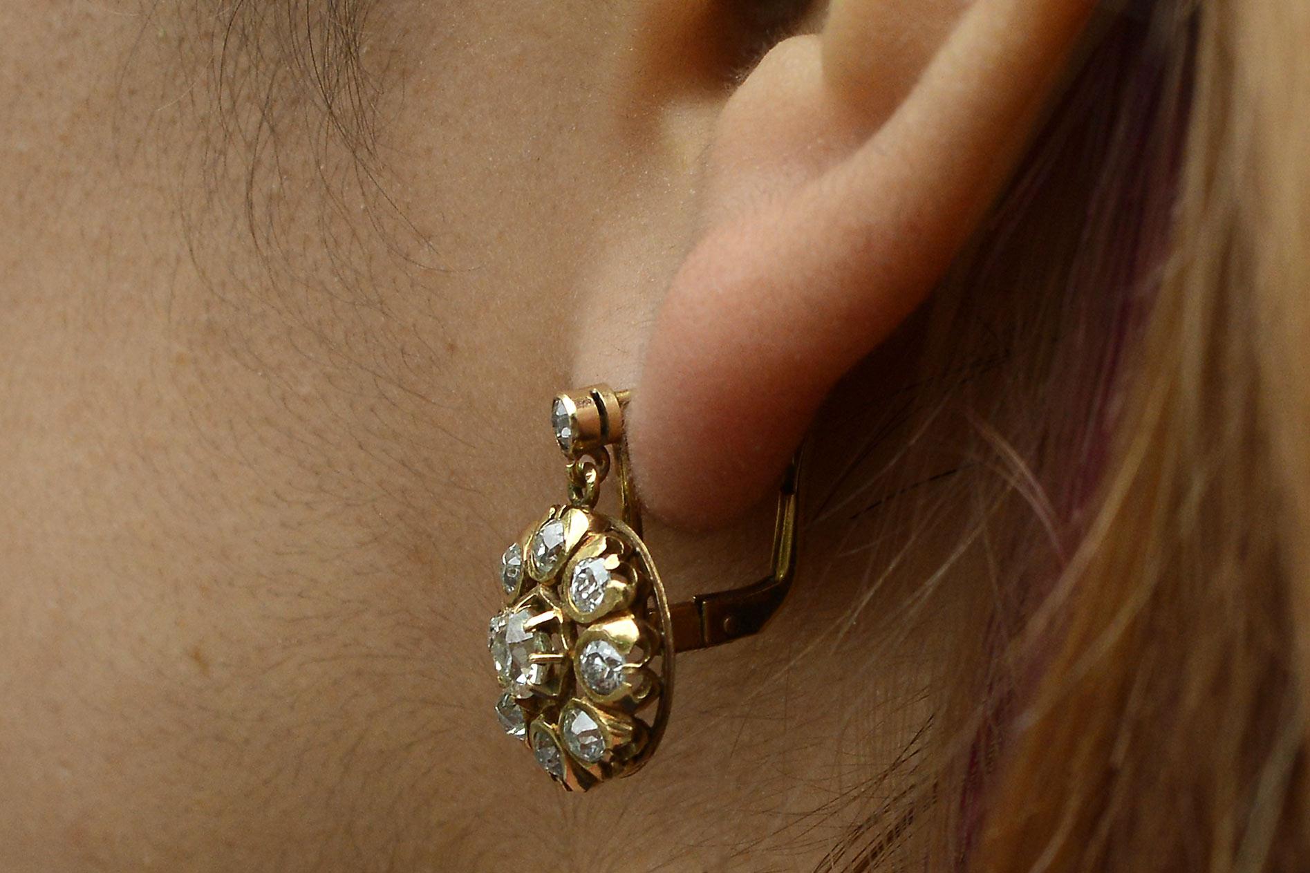 Victorian Diamond Cluster Drop Earrings 18 Karat Yellow Gold Dangle Old Mine Cut In Good Condition In Santa Barbara, CA