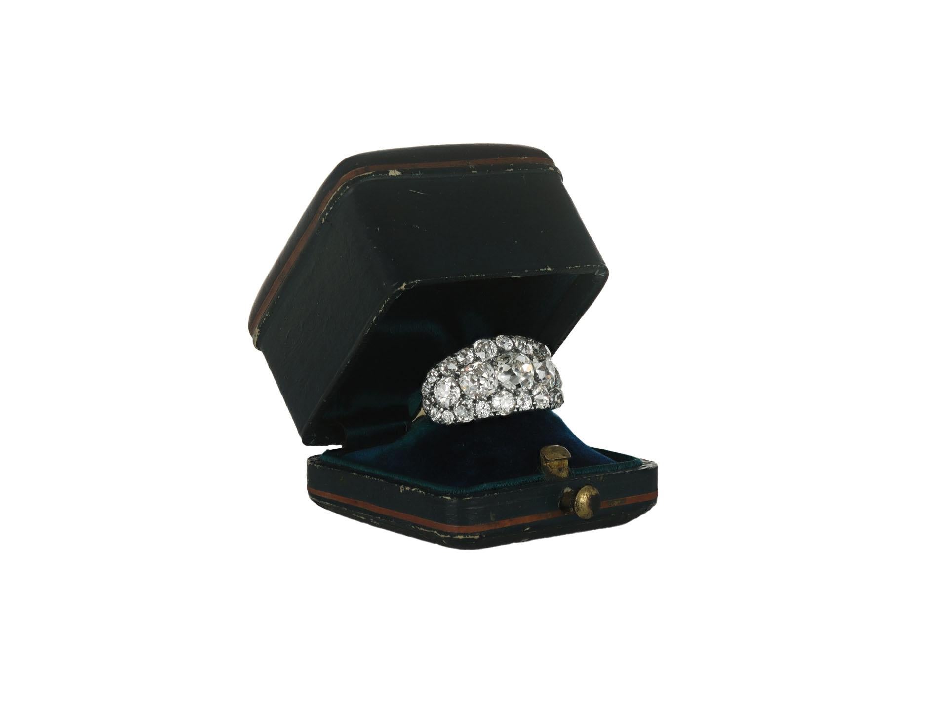 Taille vieille mine Victorian diamond cluster ring, circa 1880. en vente