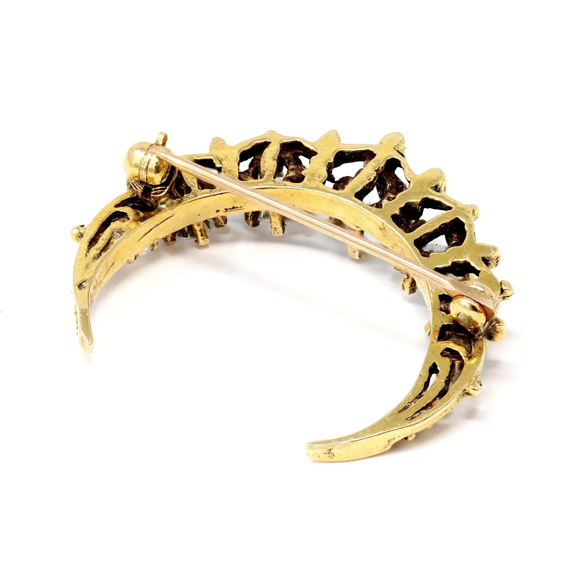 Victorien Broche victorienne en forme de croissant de diamants en or 14 carats en vente
