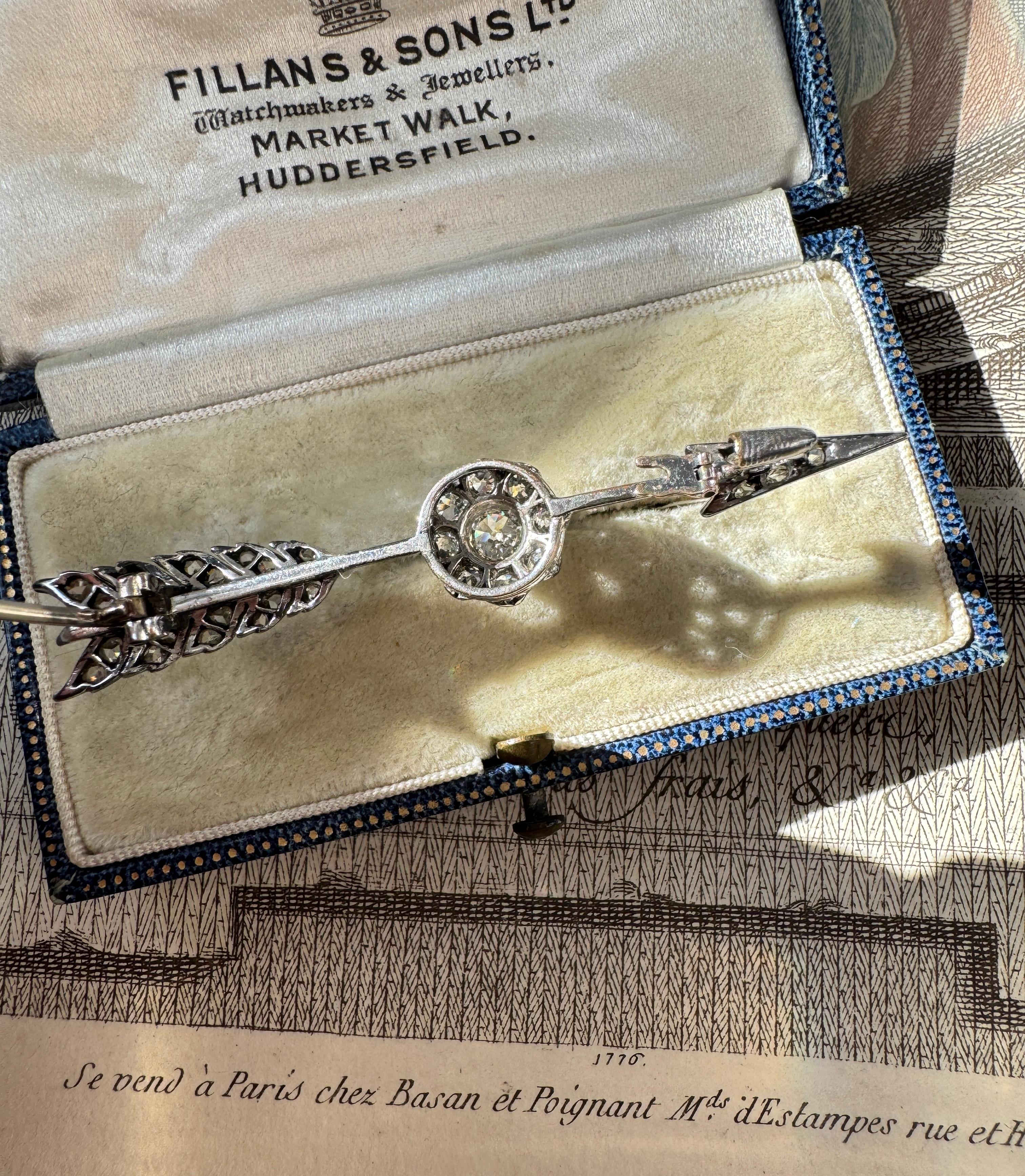 Taglio vecchia miniera Spilla vittoriana con diamante Cupid's Arrow in vendita