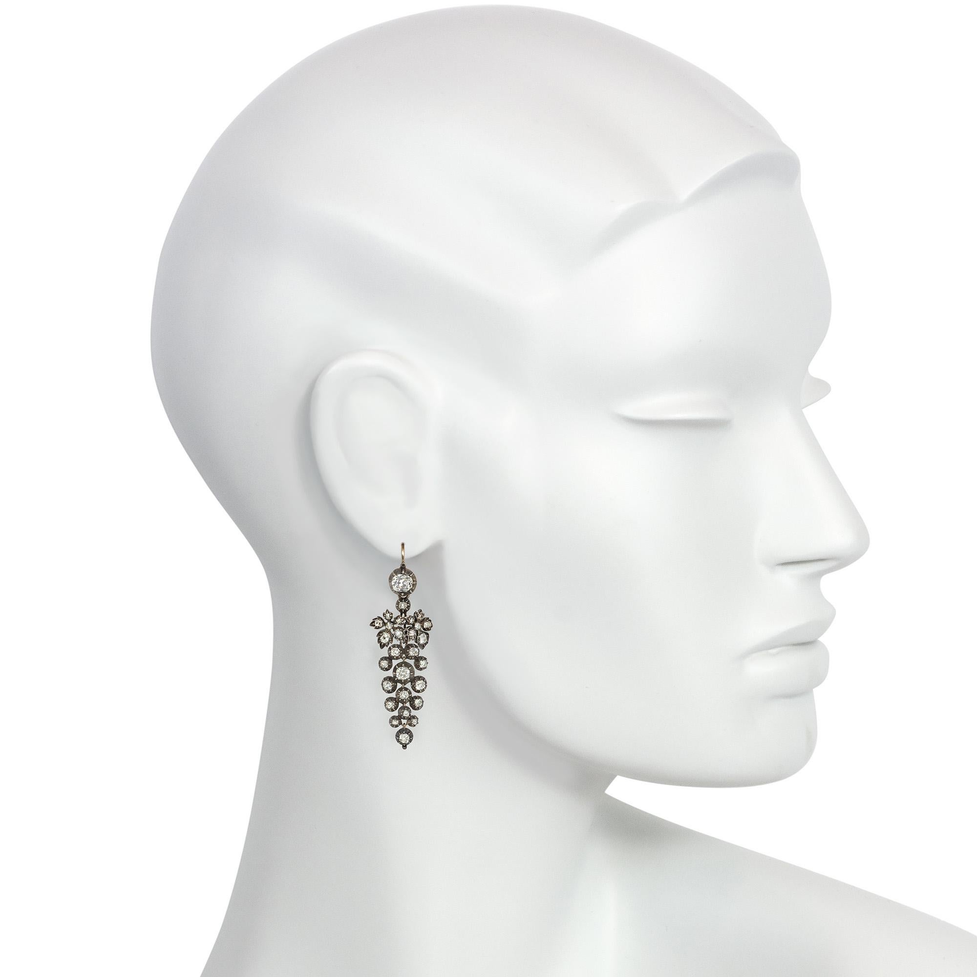 Antique Diamond Day-to-Night Grape Cluster Earrings with Solitaire Tops In Good Condition For Sale In New York, NY