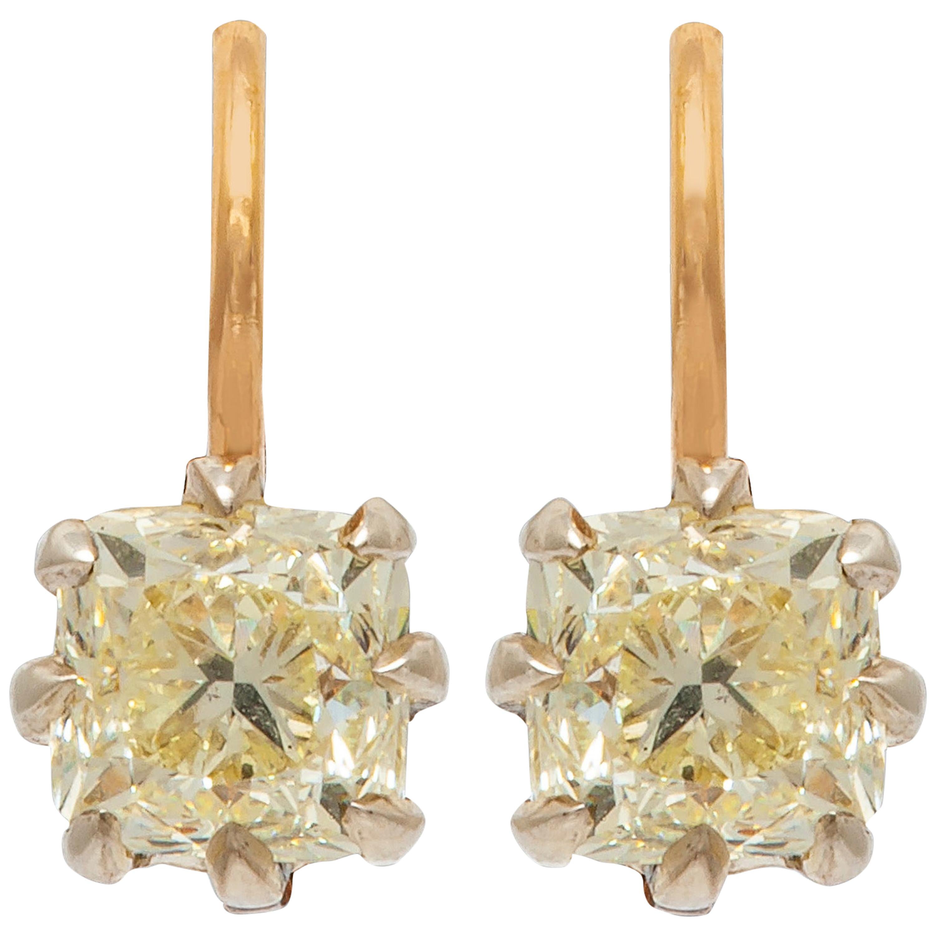 Victorian 2.50 Carat Old Mine Cut Diamond Drop Earrings For Sale
