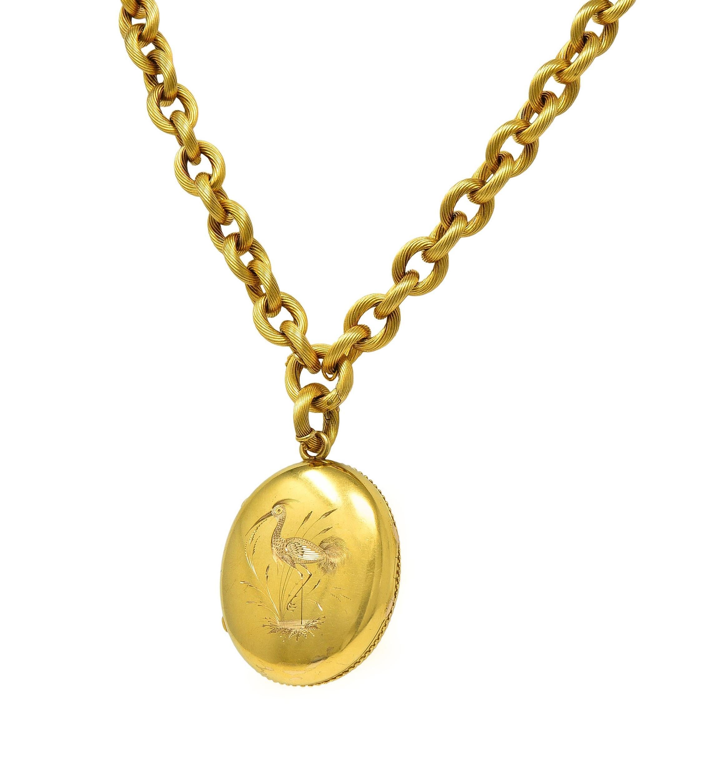 Collier pendentif médaillon victorien ancien à fleurs en or 18 carats, émaillé de diamants et de diamants en vente 3