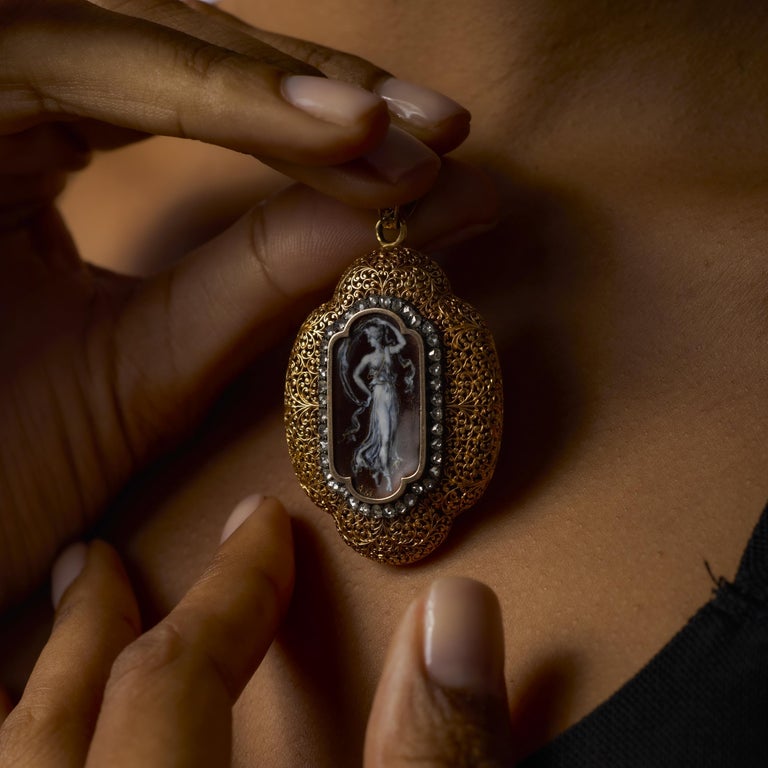 Pendentif Victorien En Or 18k – Miniature émaillée Avec Diamant Taille Rose (vers 1880)
