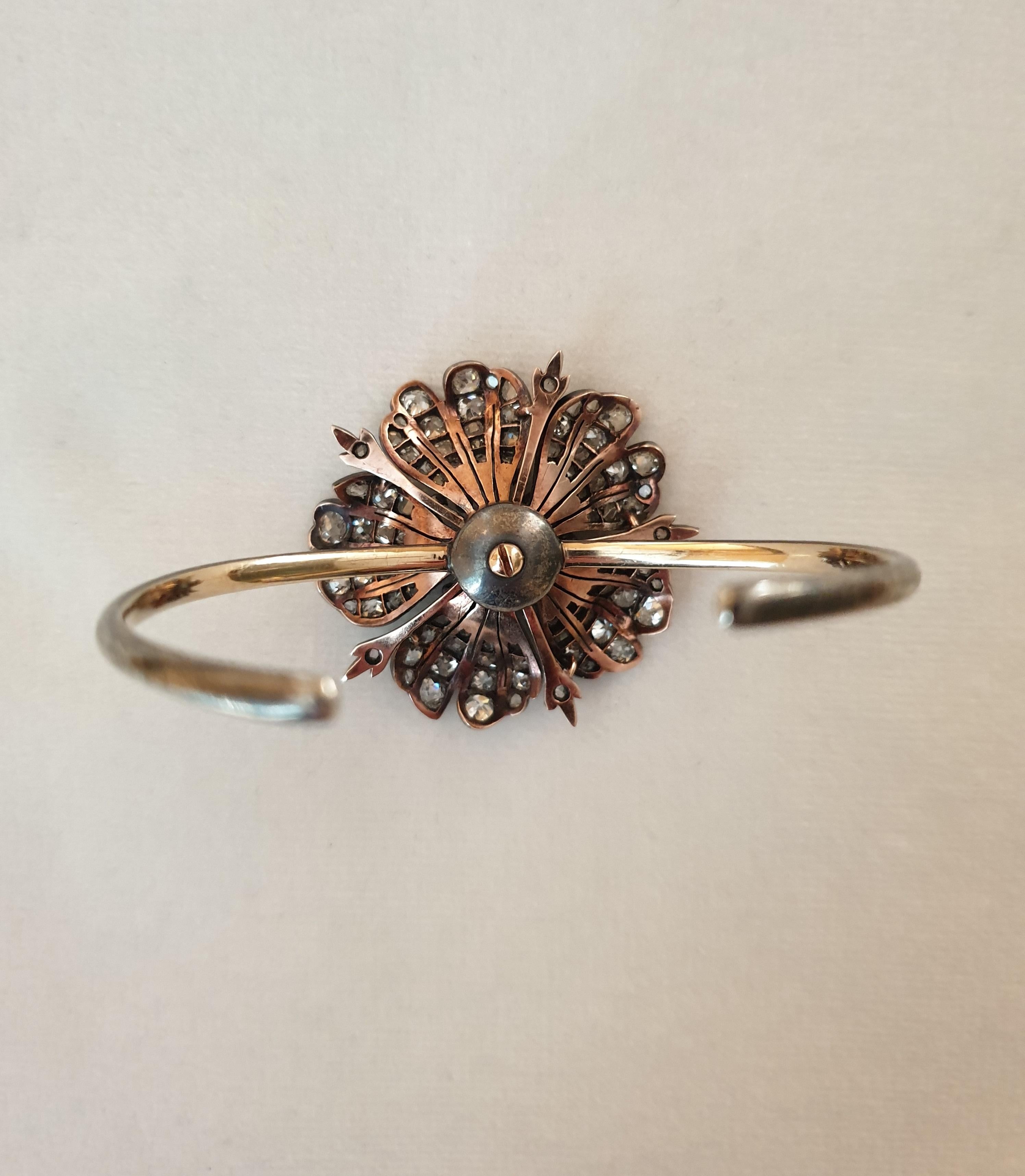 Victorian Diamond Flower mounted in Gold Bangle Bracelet In Good Condition For Sale In Barcelona, ES