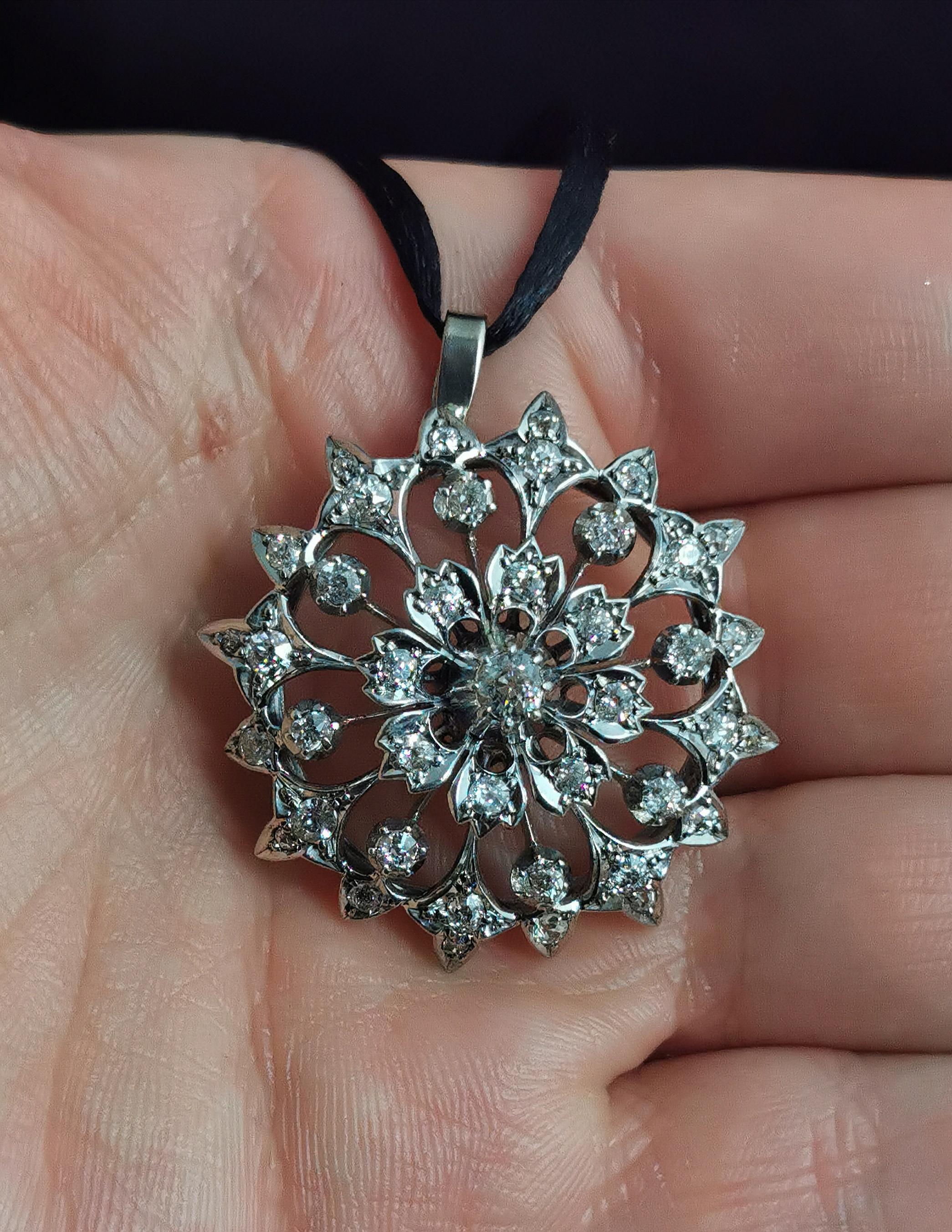 Victorian Diamond Flower Pendant, 9 Karat Gold and Silver  In Good Condition In NEWARK, GB
