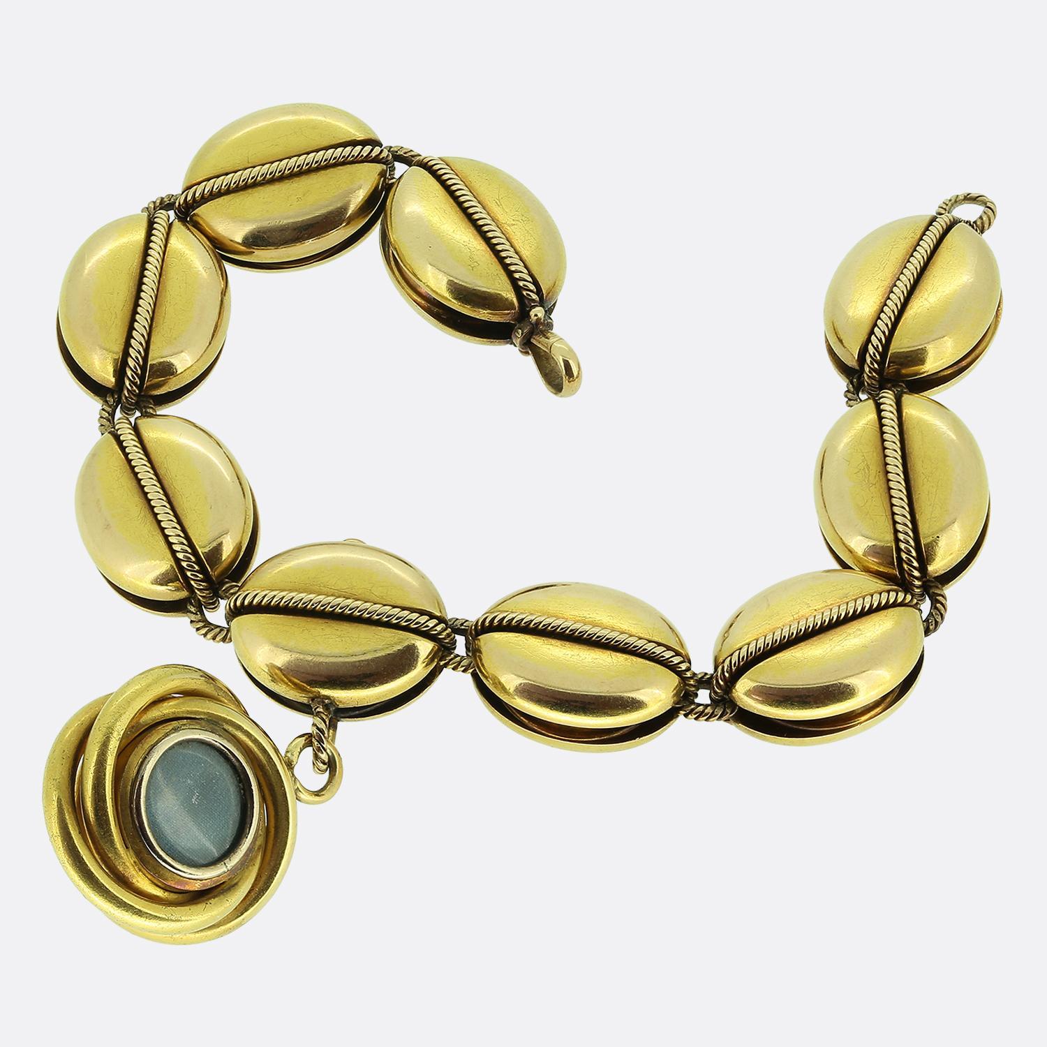 Taglio vecchia miniera Bracciale vittoriano con medaglione di diamanti in vendita