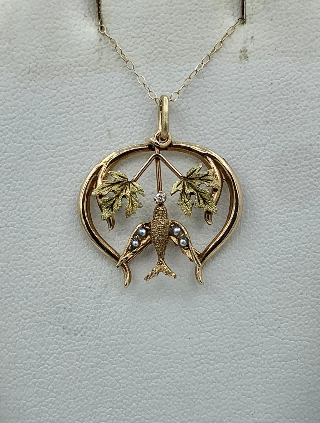 Viktorianische Diamant-Perlen-Vogelblatt-Anhänger-Halskette, Grüngold, Schwalbentaube im Angebot 1