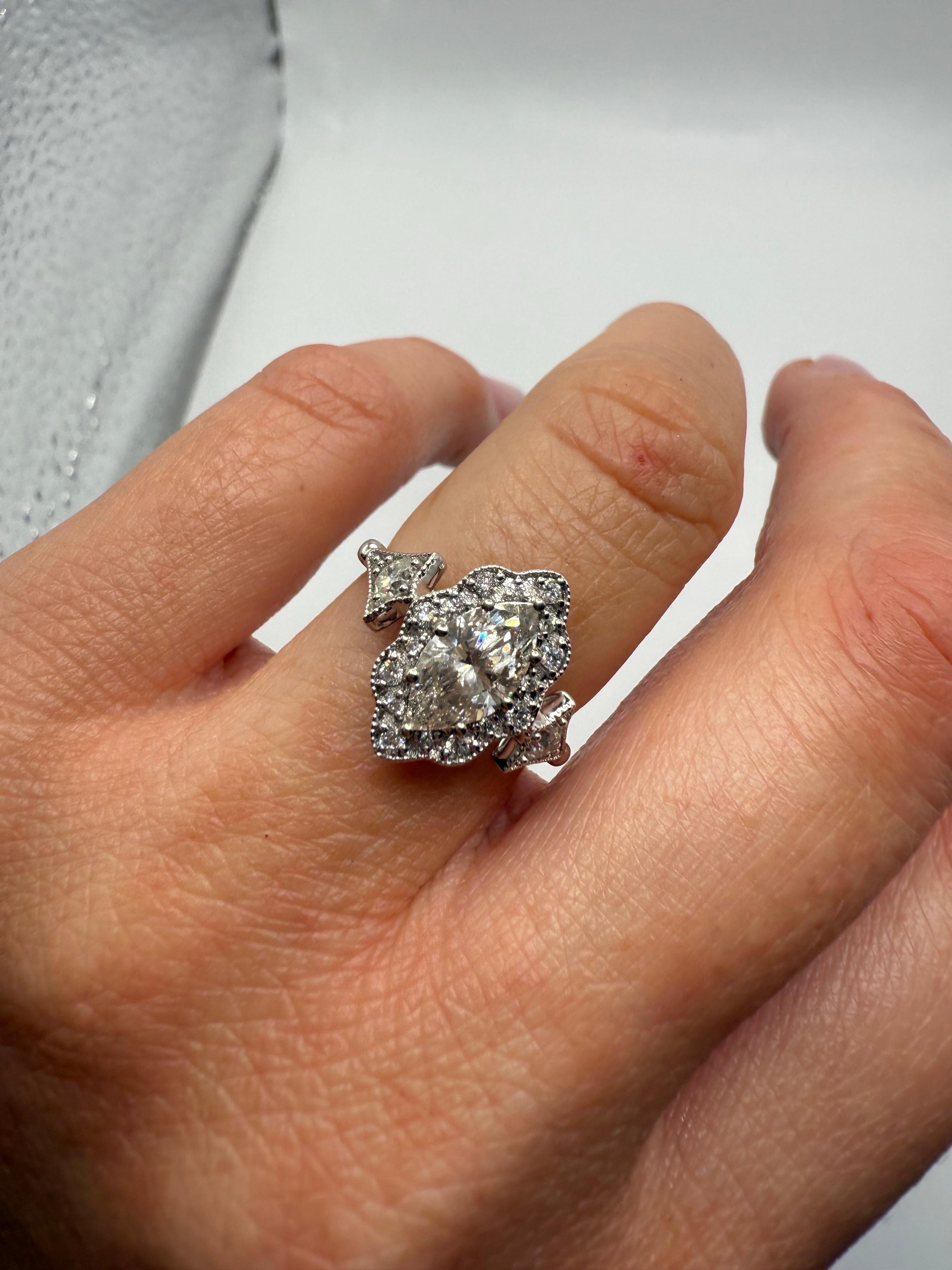 Taille Marquise Bague victorienne en or blanc 14 carats avec diamant marquise en vente