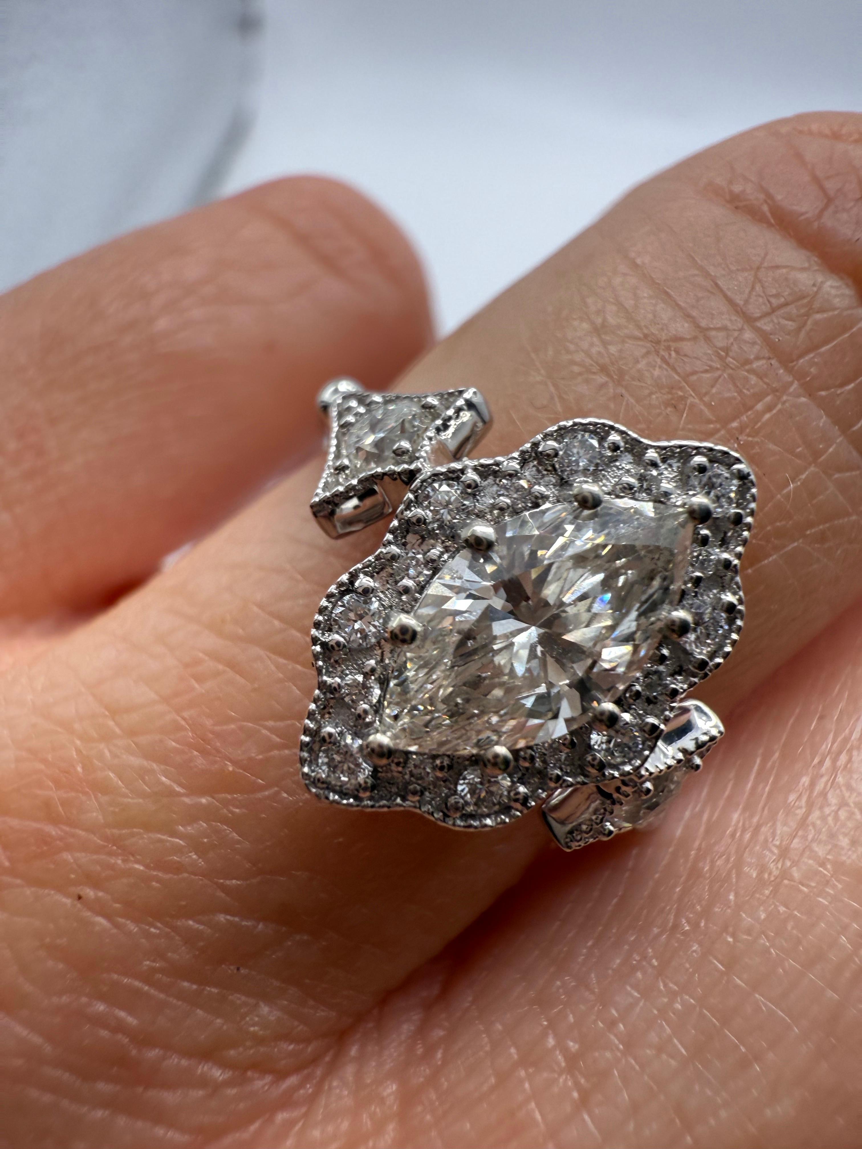 Bague victorienne en or blanc 14 carats avec diamant marquise Unisexe en vente