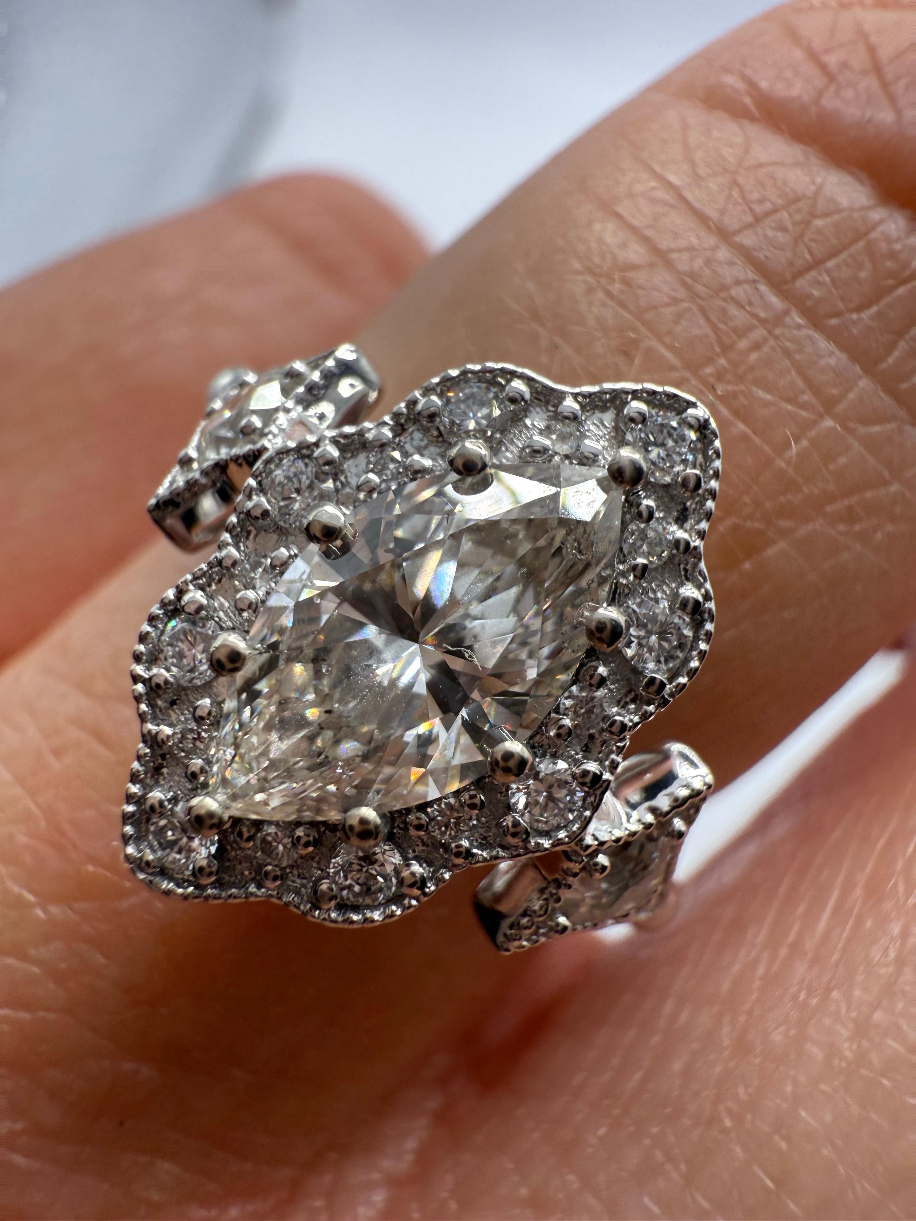 Bague victorienne en or blanc 14 carats avec diamant marquise en vente 2