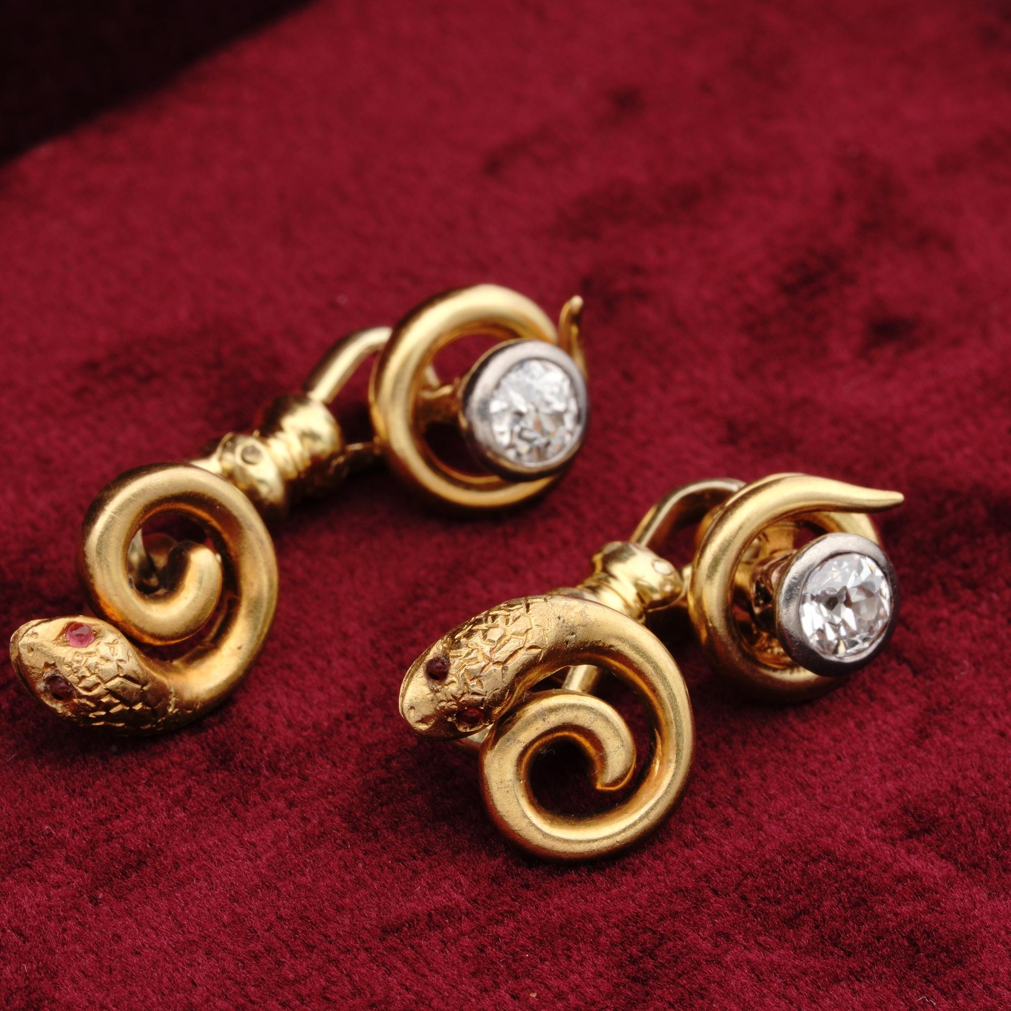 Victorian Diamond Ruby Rare Snake Cufflinks In Good Condition For Sale In Napoli, IT