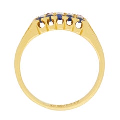 Anillo victoriano de diamantes, zafiros y rubíes, hacia la década de 1890