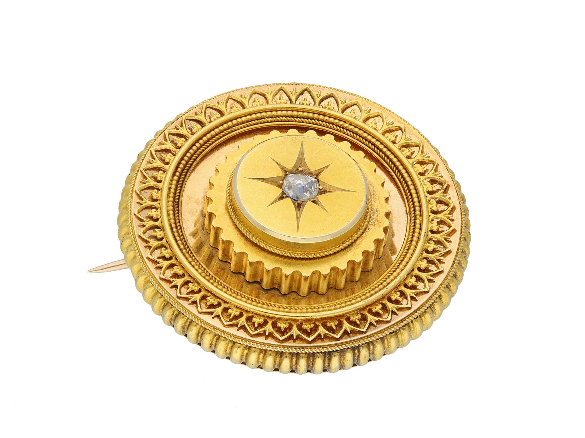 Victorian diamond set brooch and earring suite, circa 1860. In Good Condition For Sale In London, GB