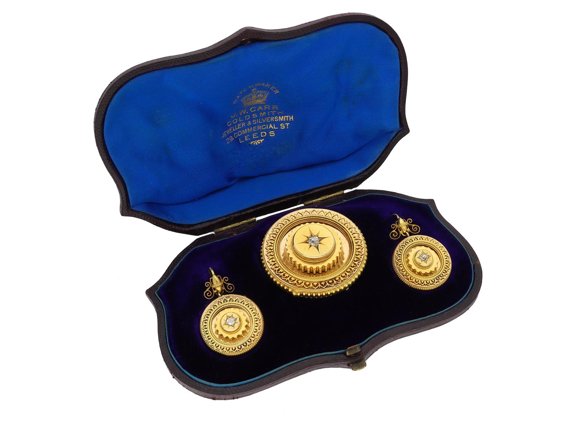 Victorian diamond set brooch and earring suite, circa 1860. For Sale 3