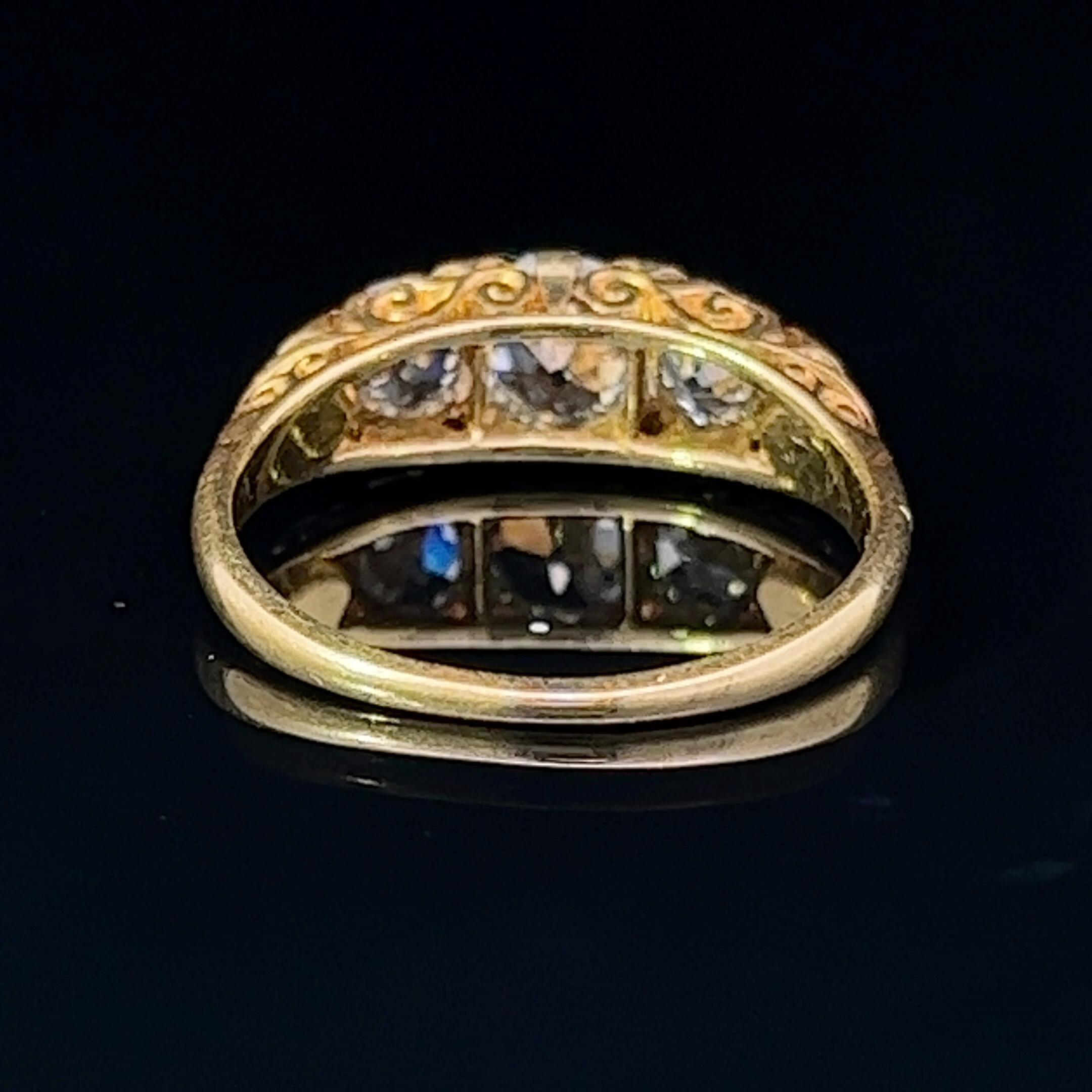 Demi-cercle victorien serti de diamants Circa 1880s Unisexe en vente
