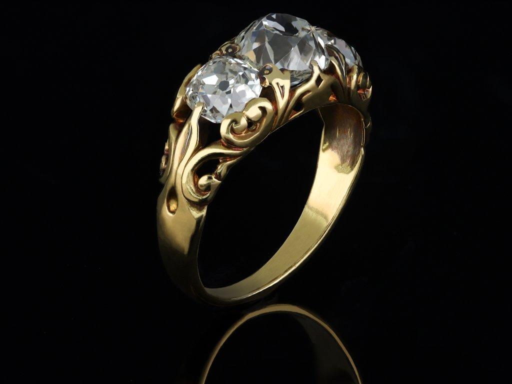 Viktorianischer Diamantring mit drei Steinen, um 1890. für Damen oder Herren