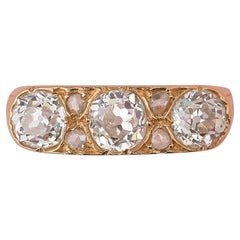 Anillo Victoriano de Diamantes y Tres Piedras