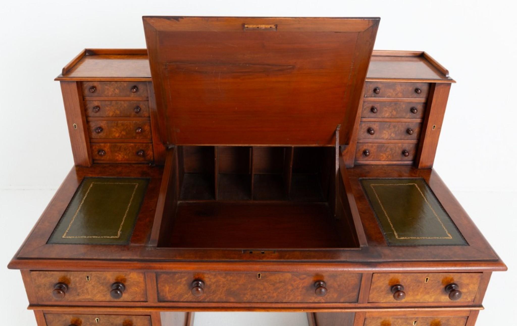 Victorian Dickens Desk Walnut Writing Table 1870 In Good Condition For Sale In Potters Bar, GB