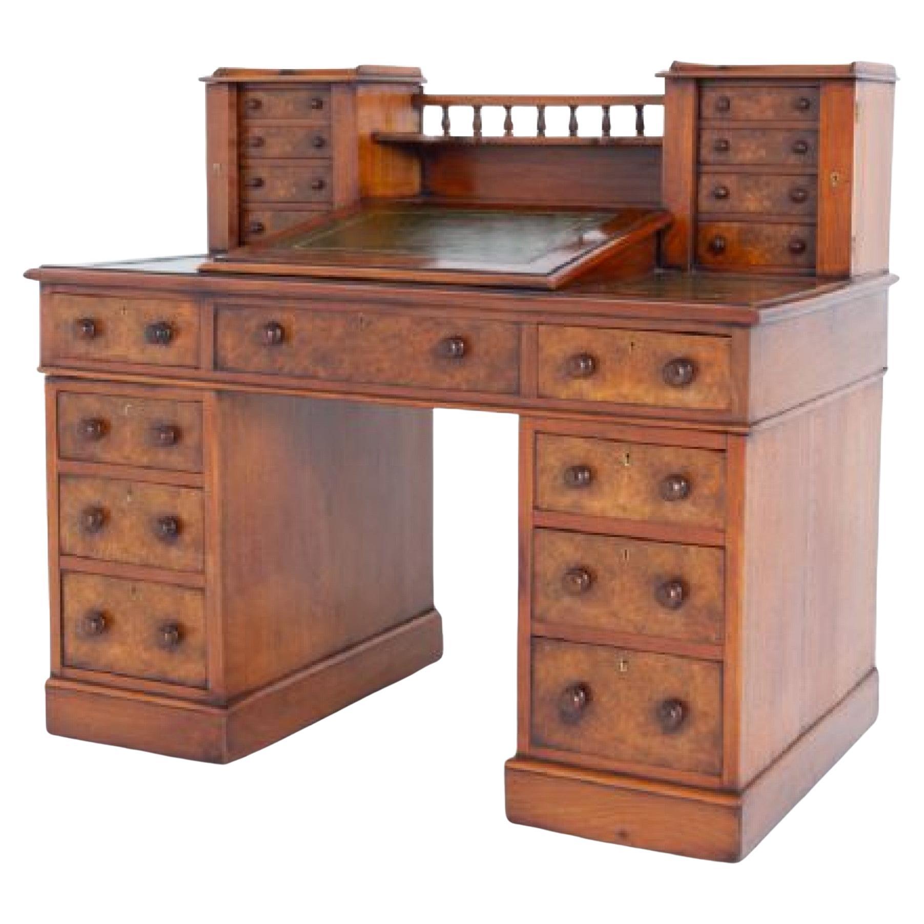 Bureau Victorien Dickens Table à écrire en noyer 1870