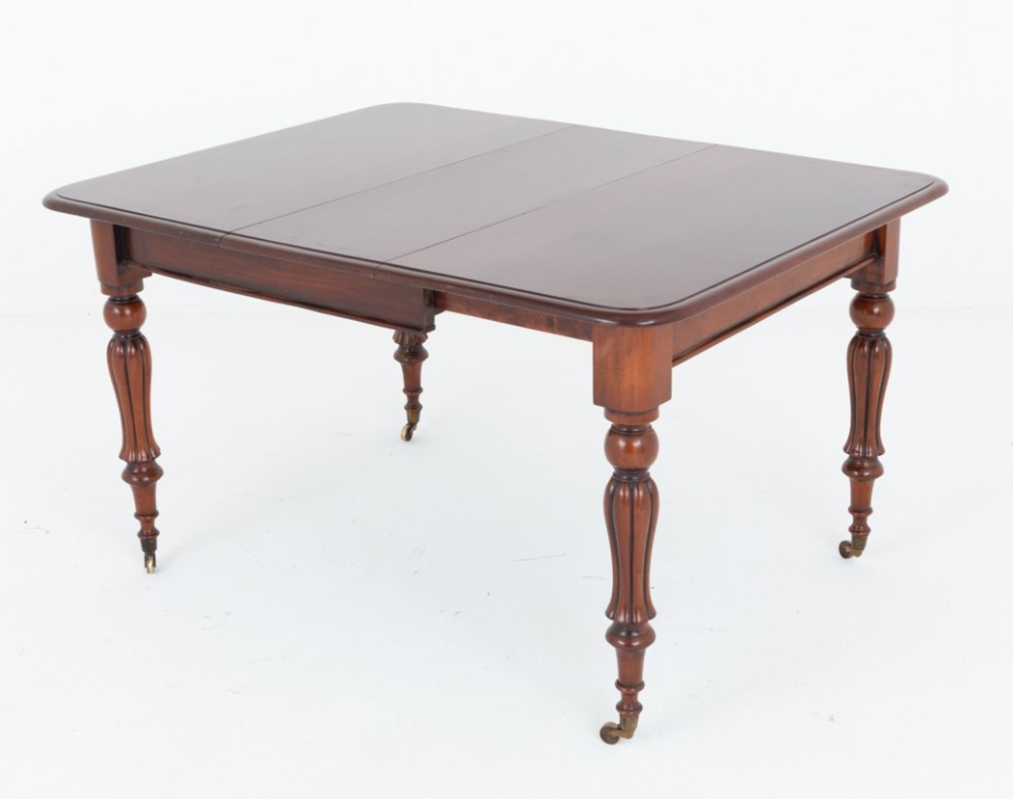Early Victorian 1 leaf extending dinning table
Period Victorian dining table circa 1840
Will ship to anywhere in the world - including US - so please get in touch for a shipping quote
This dining table is raised upon ring turned and fluted legs
We