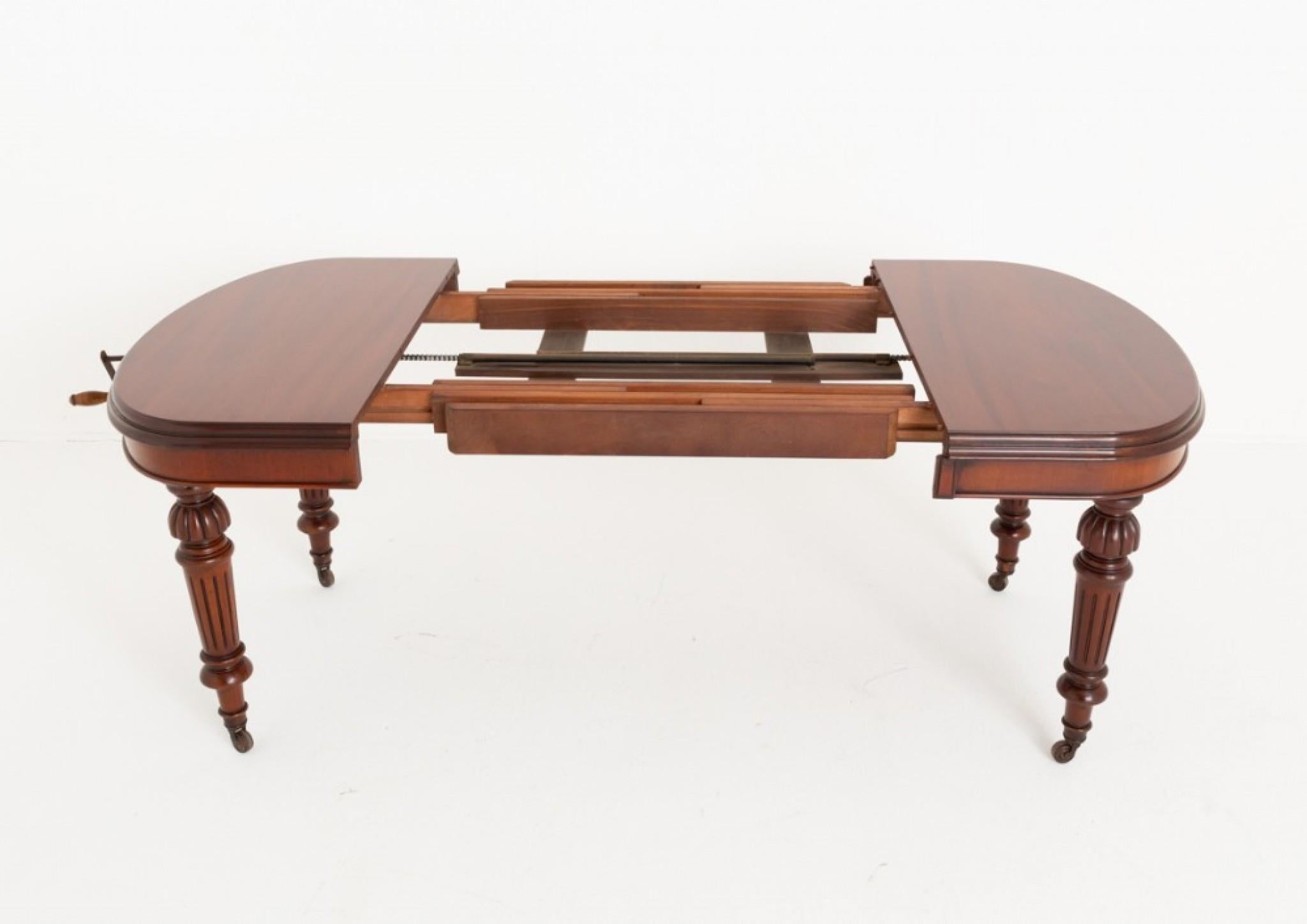 Victorian Dining Table Extending 10 Seater Mahogany 1860 In Good Condition For Sale In Potters Bar, GB