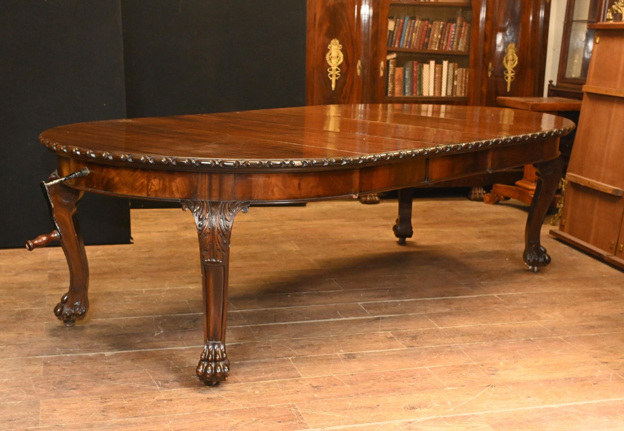 Victorian Dining Table Extending Mahogany Gillows of Lancaster 1880 In Good Condition For Sale In Potters Bar, GB