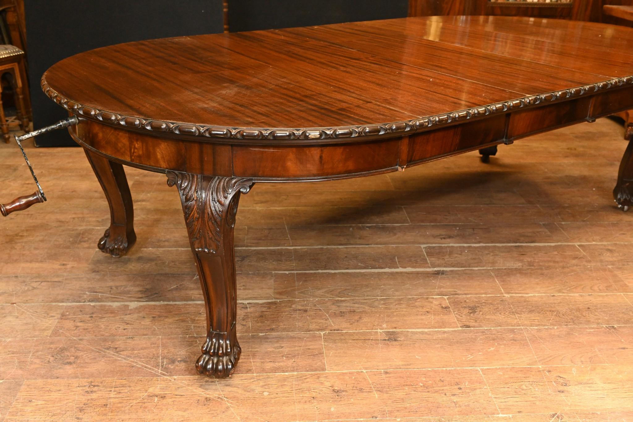 Victorian Dining Table Extending Mahogany Gillows of Lancaster 1880 For Sale 1