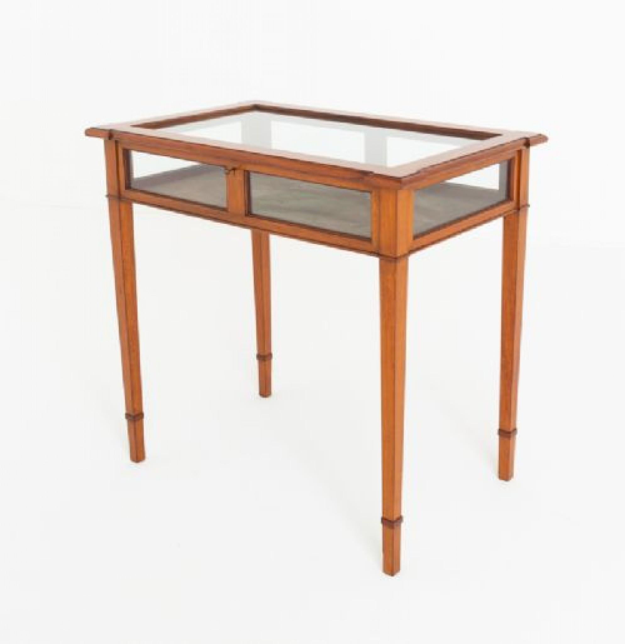 Victorian Display Cabinet Bijouterie Satinwood 1880 In Good Condition In Potters Bar, GB