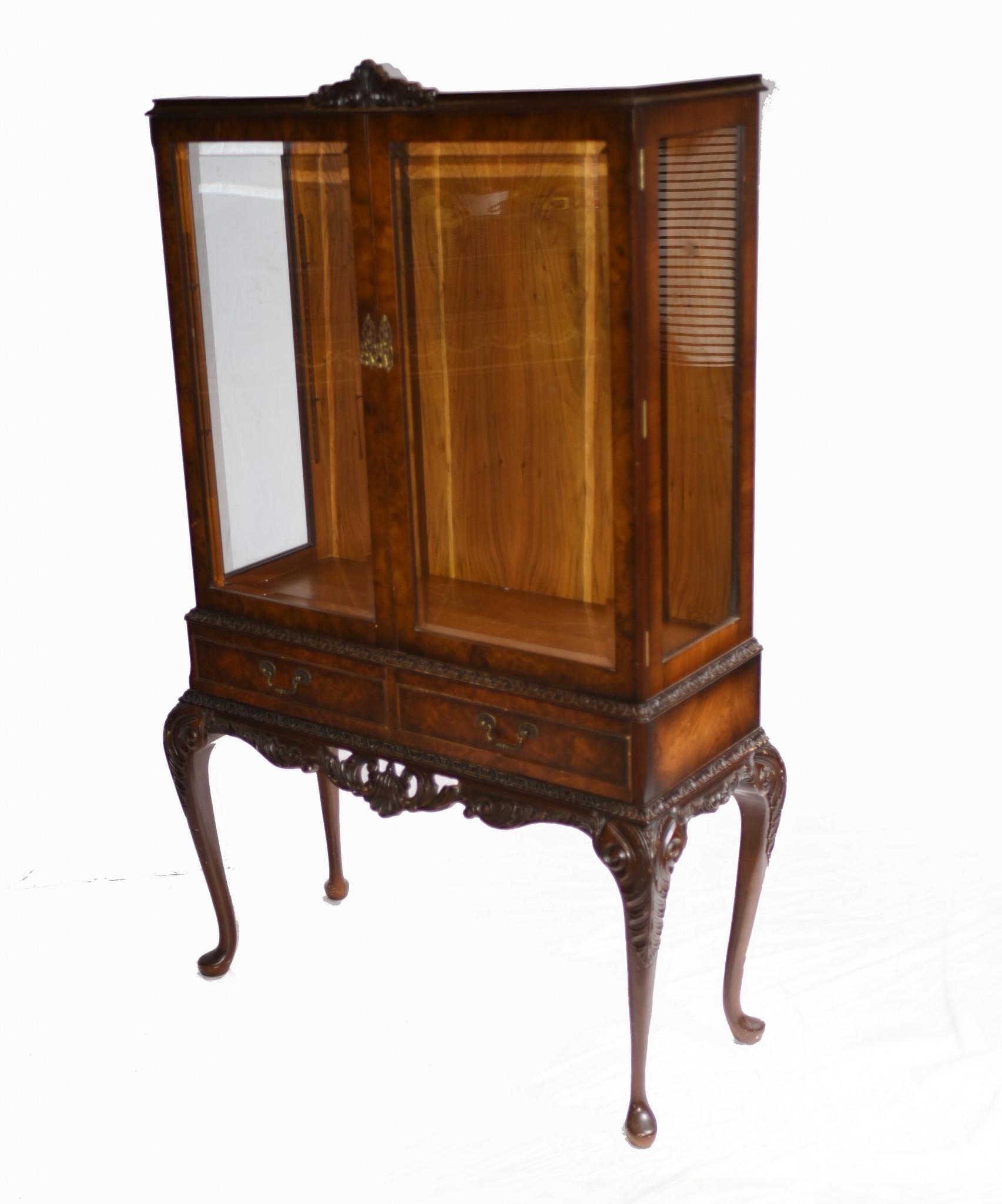 Noyer Vitrine victorienne Bibliothèque en vente